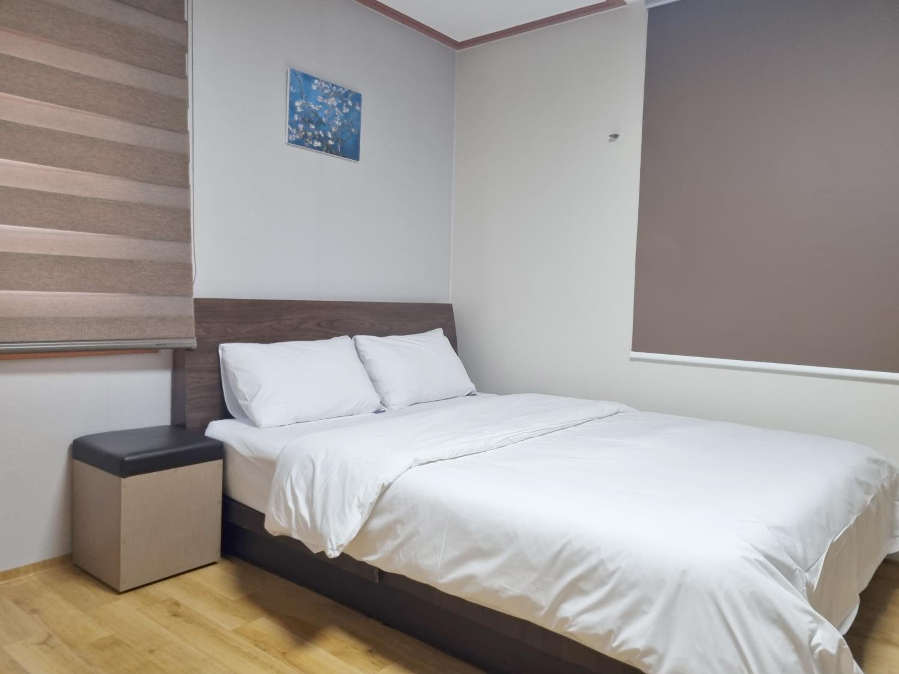 Double Room - Photo 8