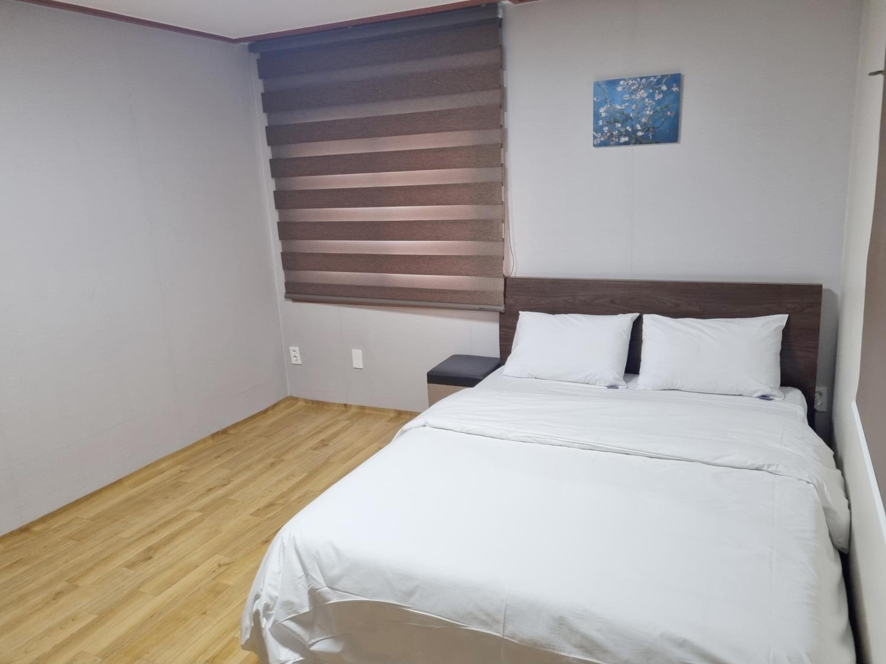 Double Room - Photo 6