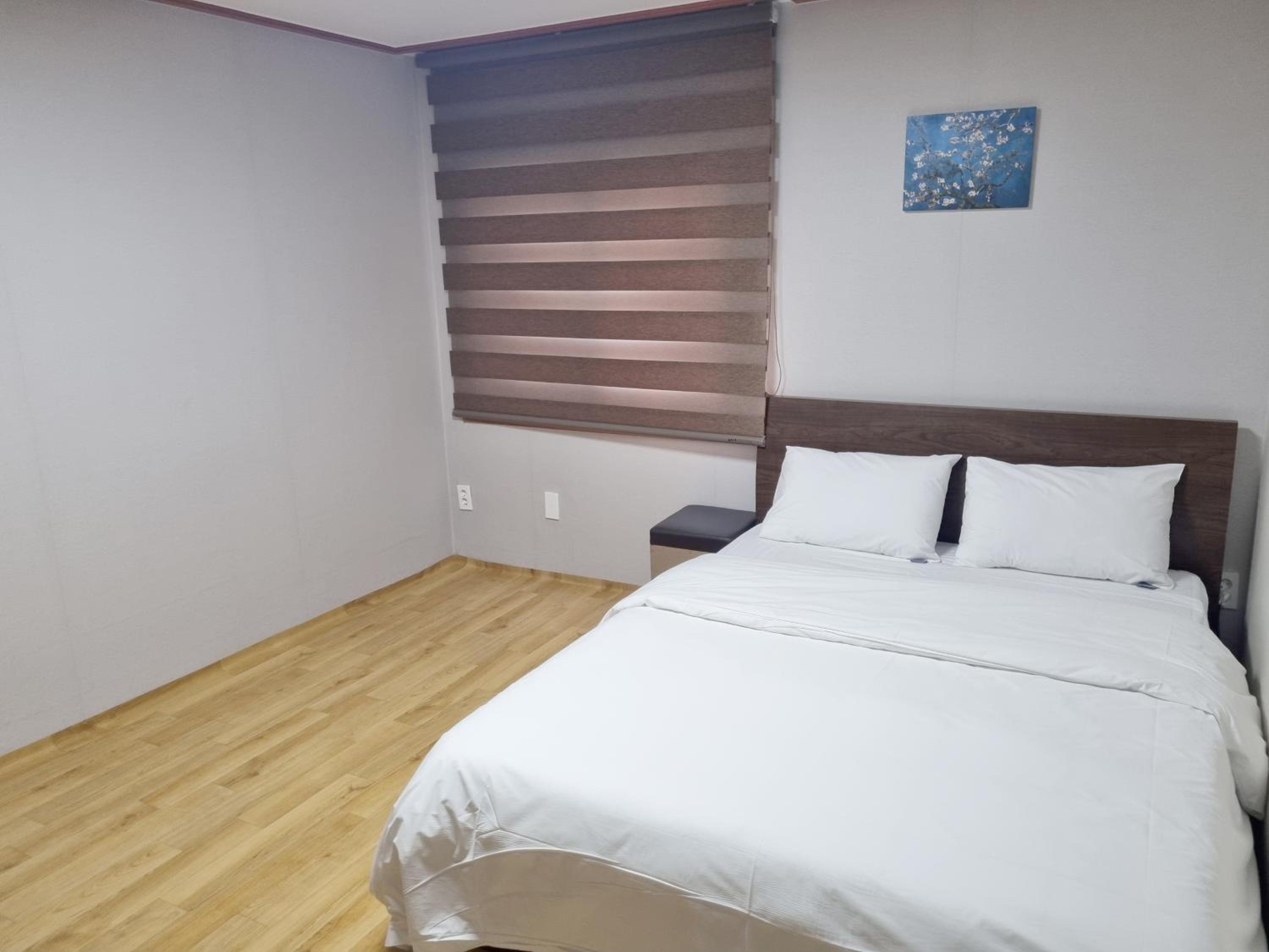 Double Room - Photo 5