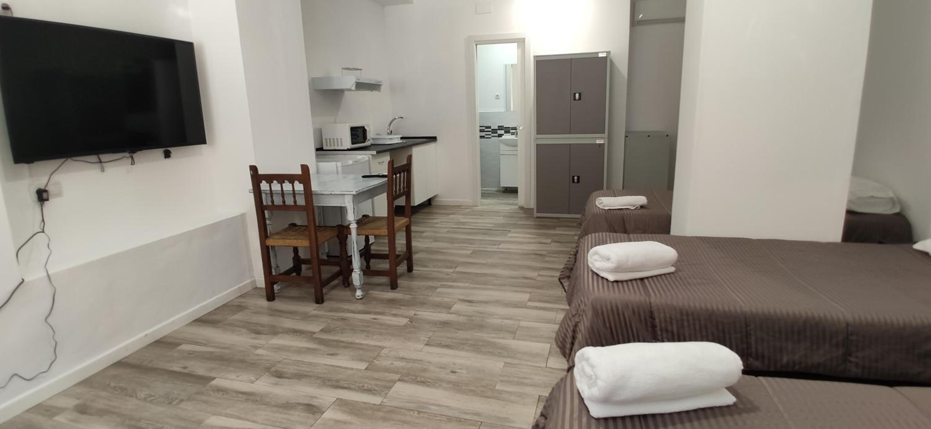 Triple Room with Private Bathroom photo 2