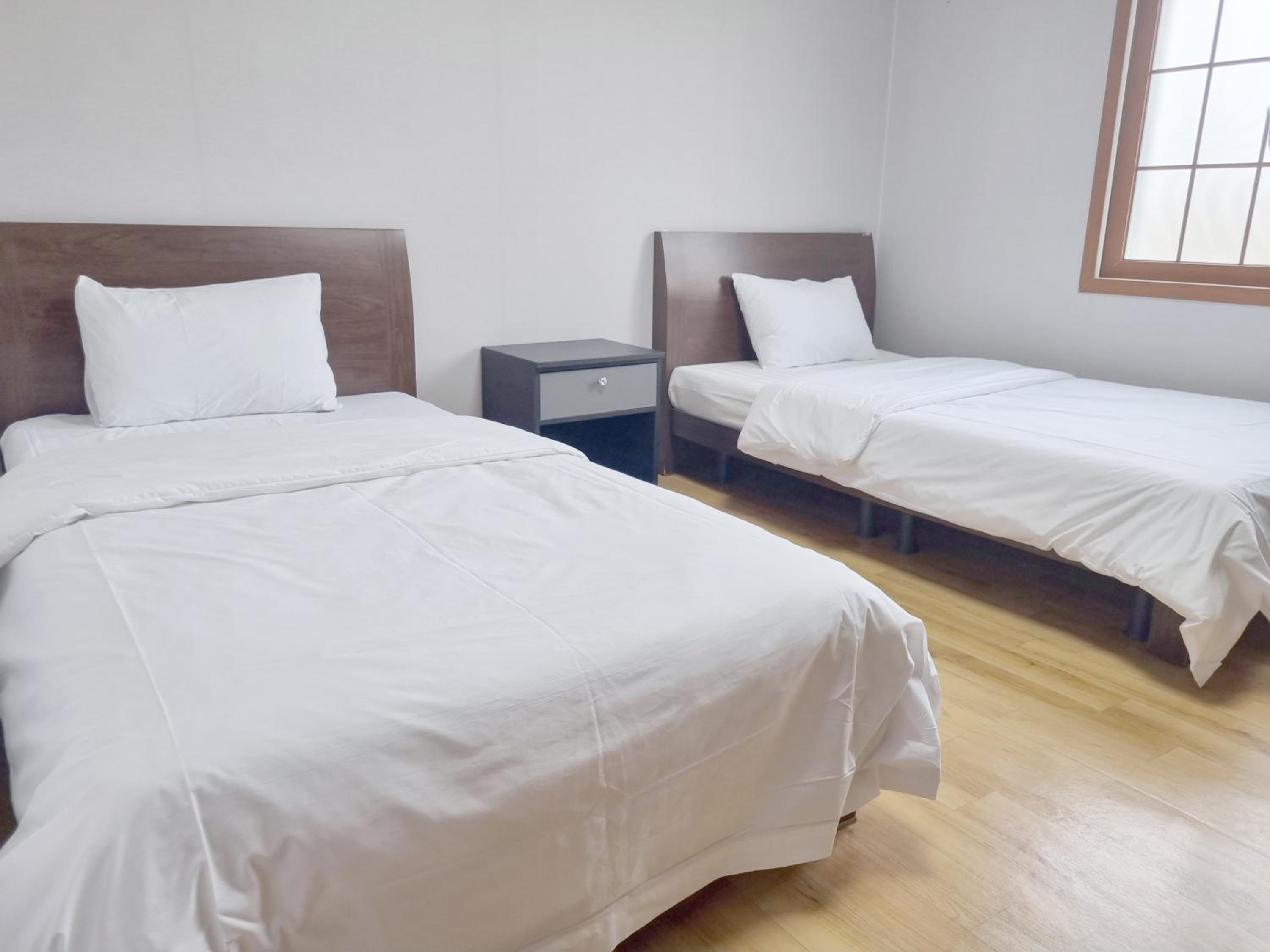 Standard Twin Room - Photo 8