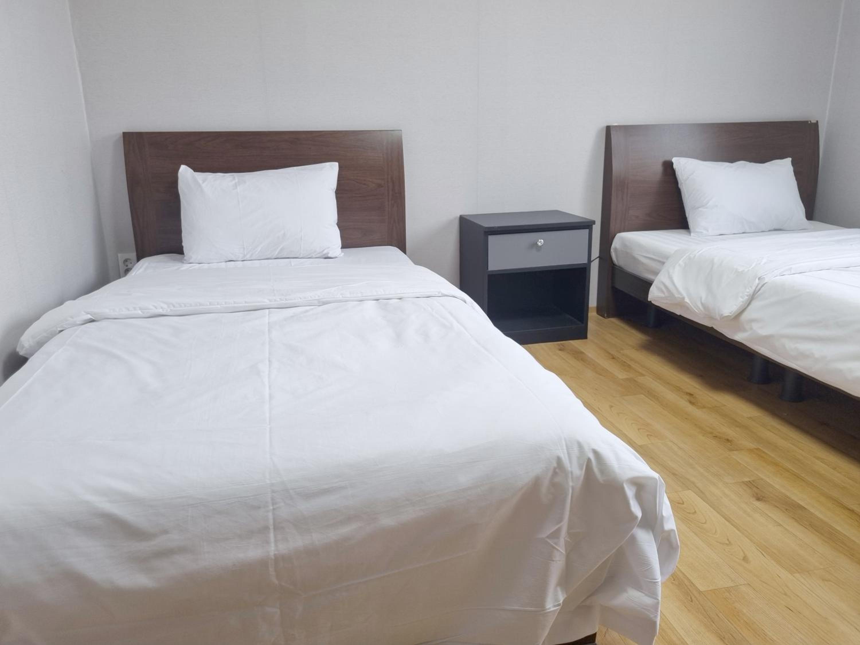 Standard Twin Room - Photo 17