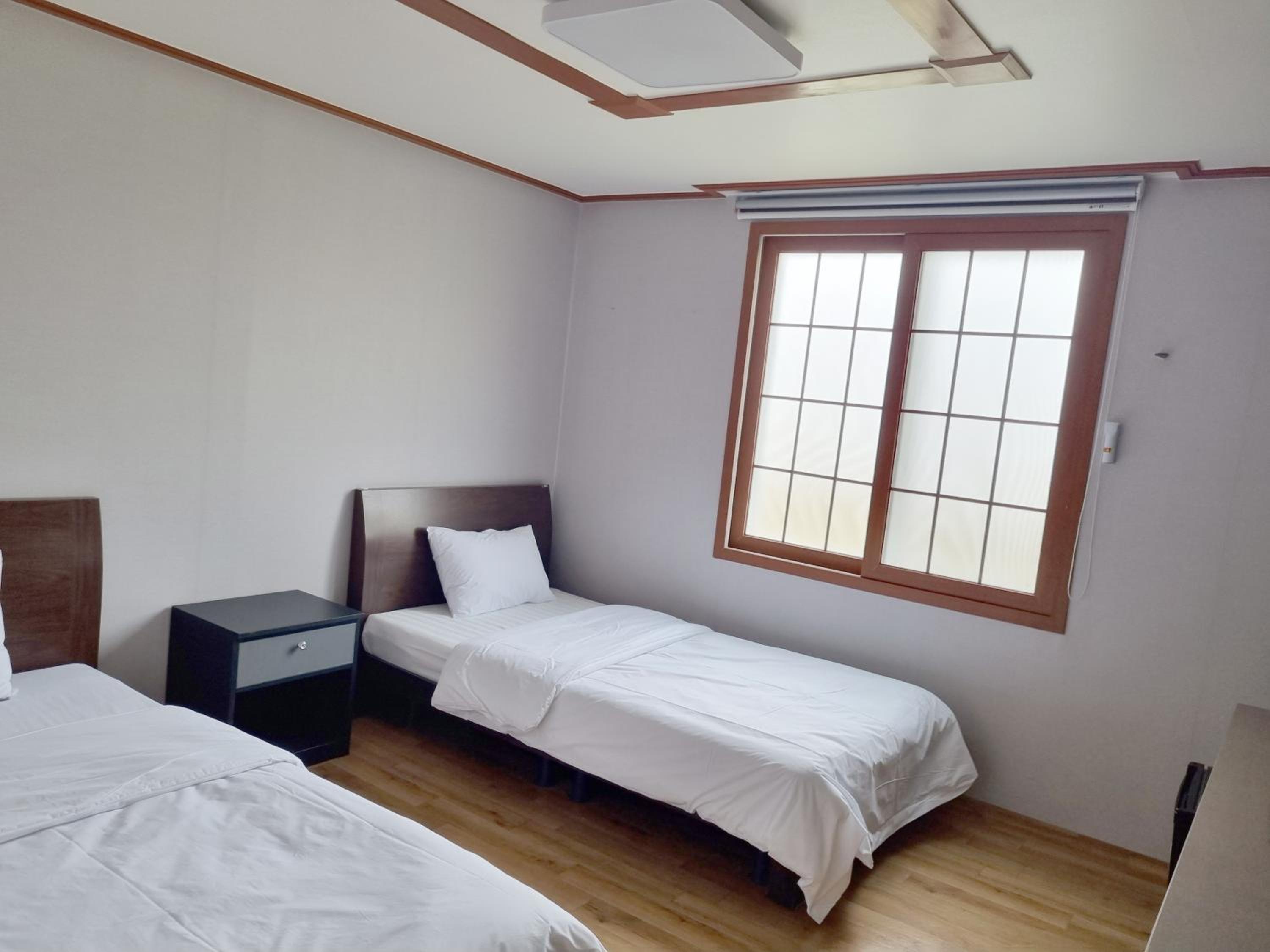 Standard Twin Room - Photo 16