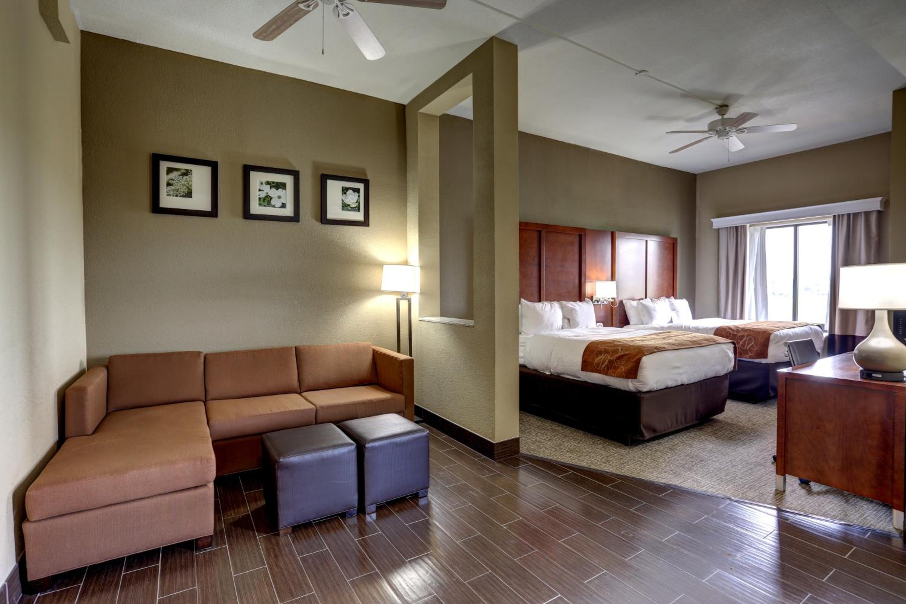 Queen Suite With Two Queen Beds - Photo 4