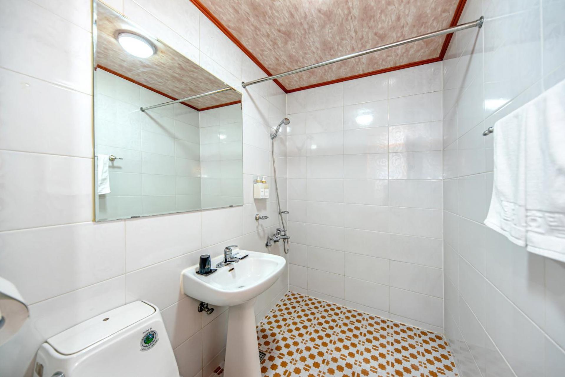 Standard Twin Room - Photo 3