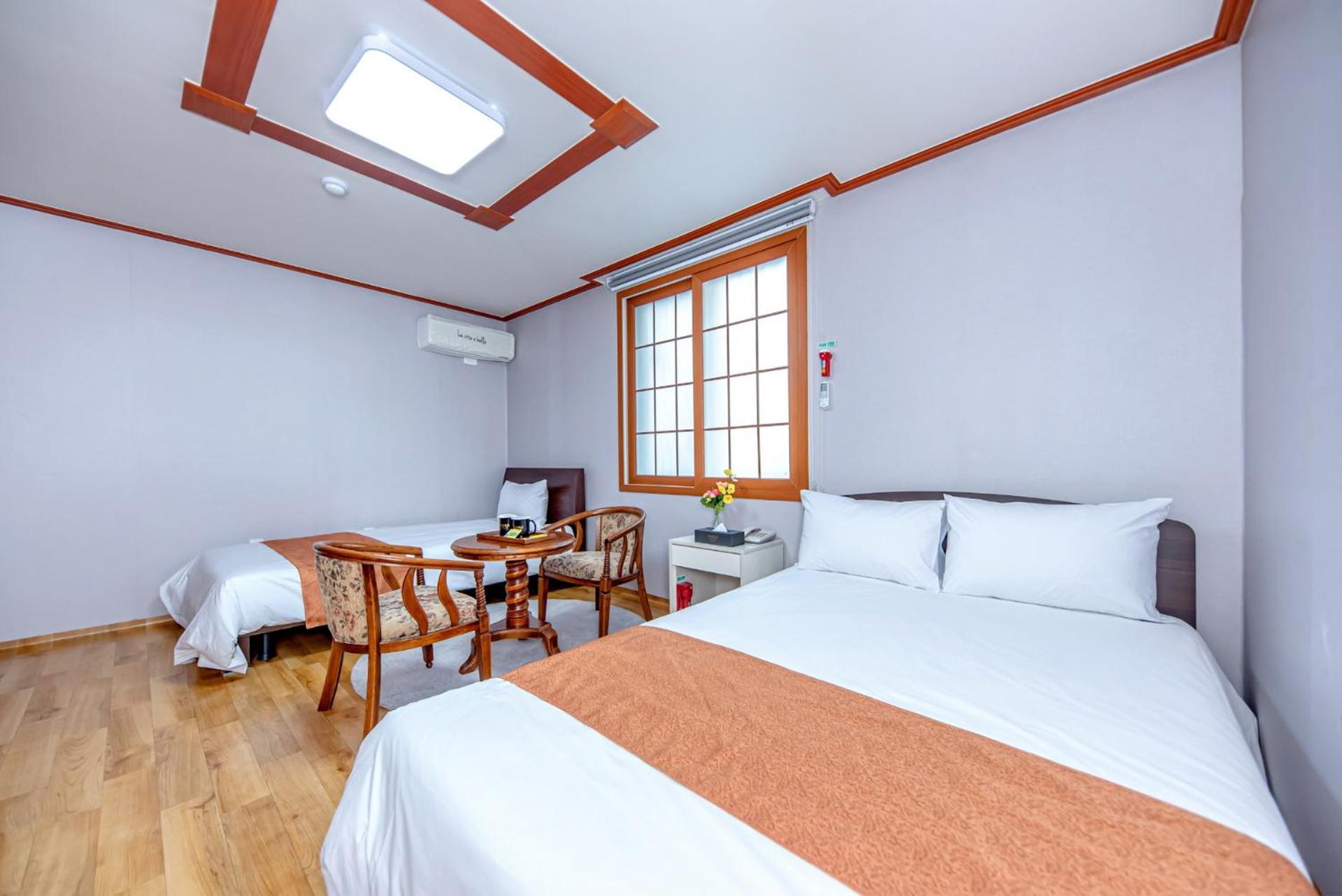 Deluxe Twin Room - Photo 14