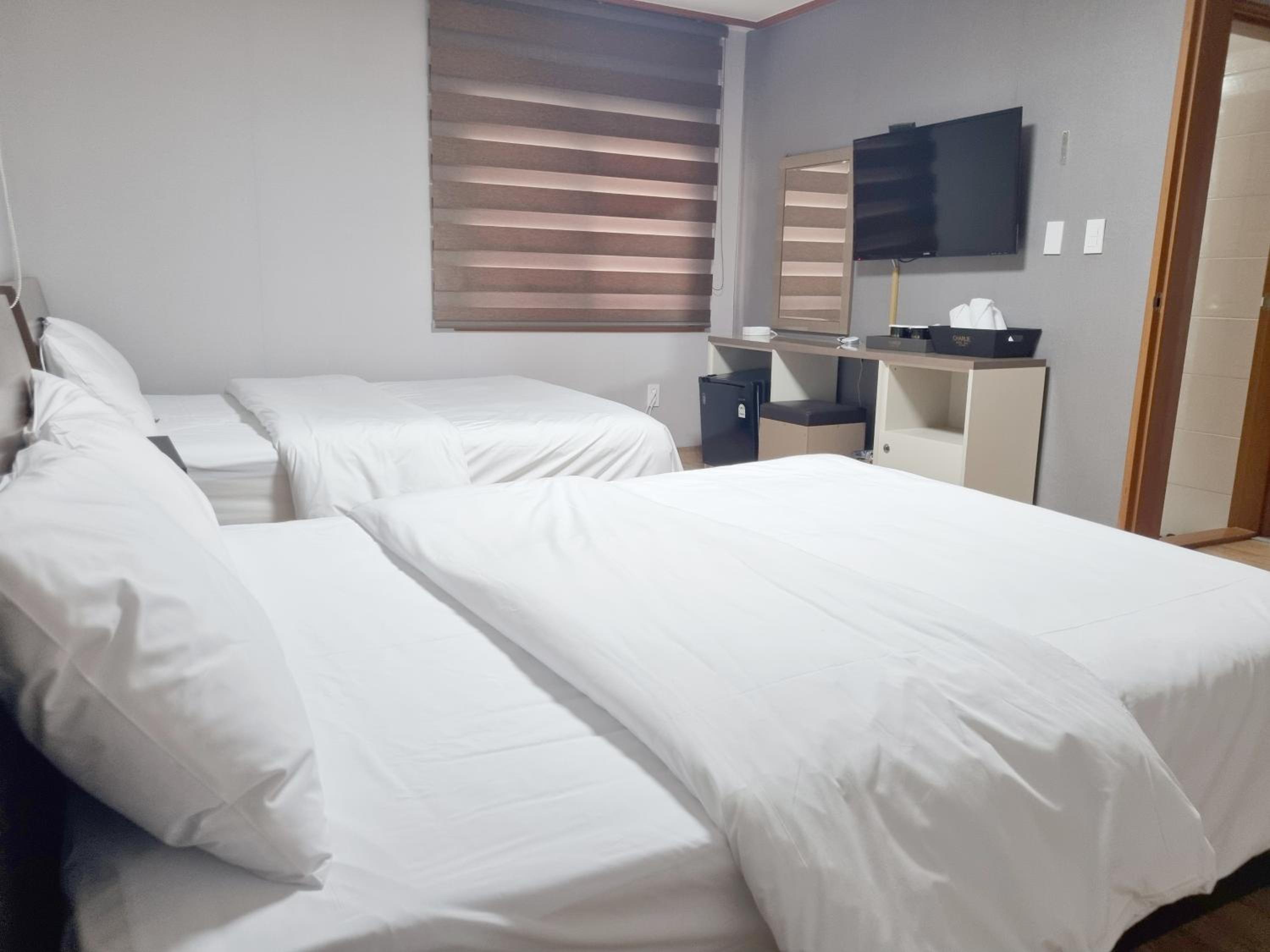 Deluxe Twin Room - Photo 8