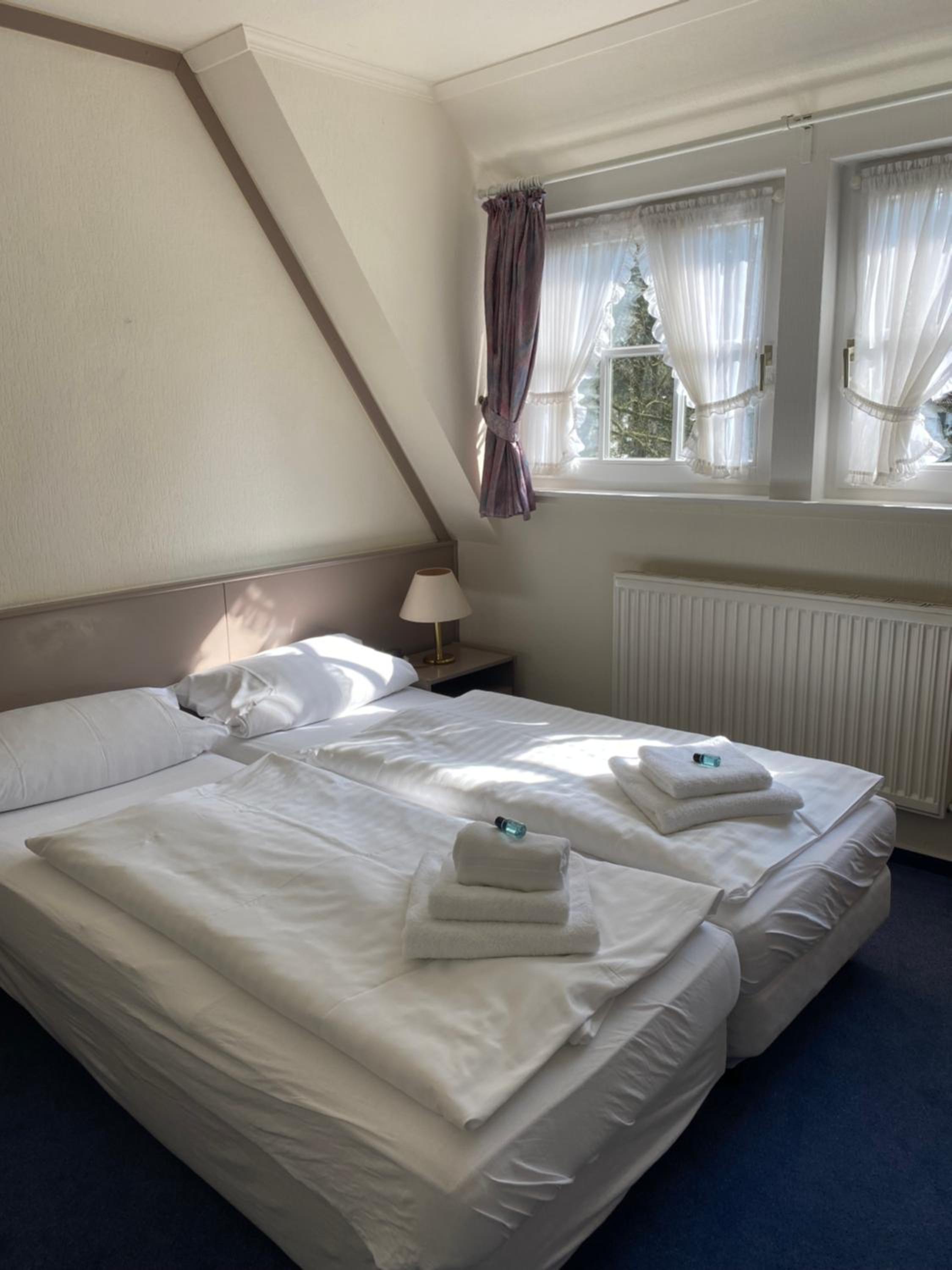 Double or Twin Room - Photo 6