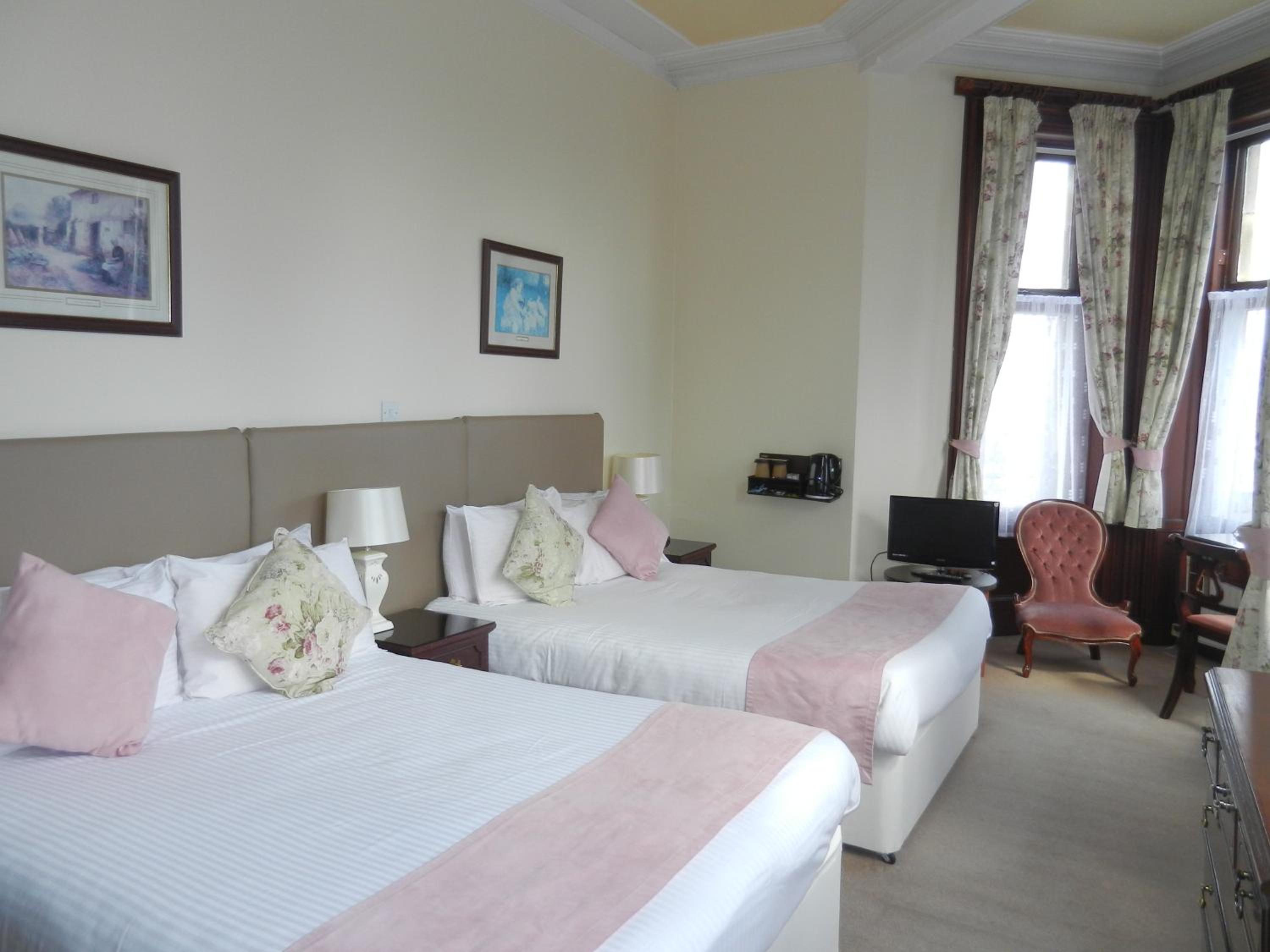 Standard Twin Room - Photo 1