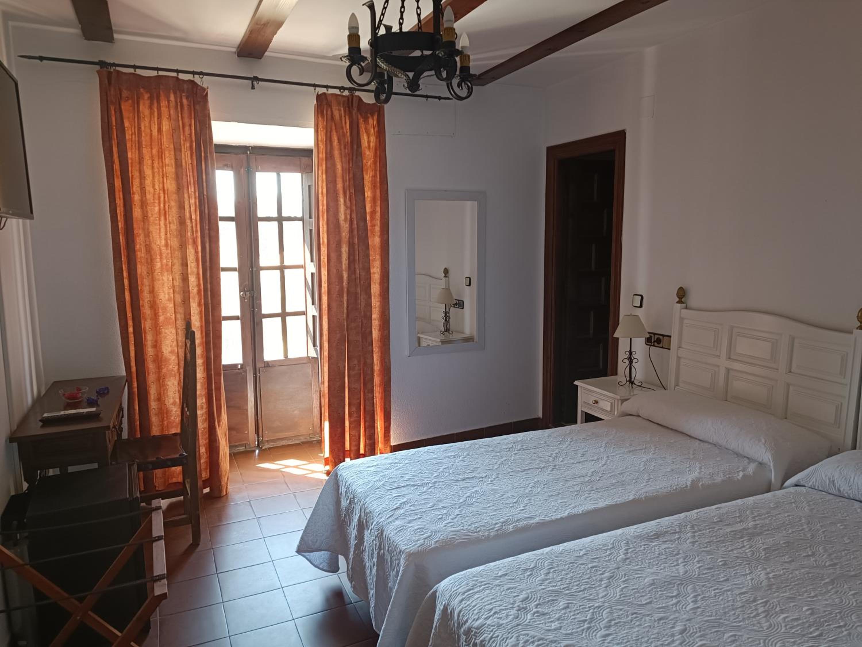 Double or Twin Room photo 3