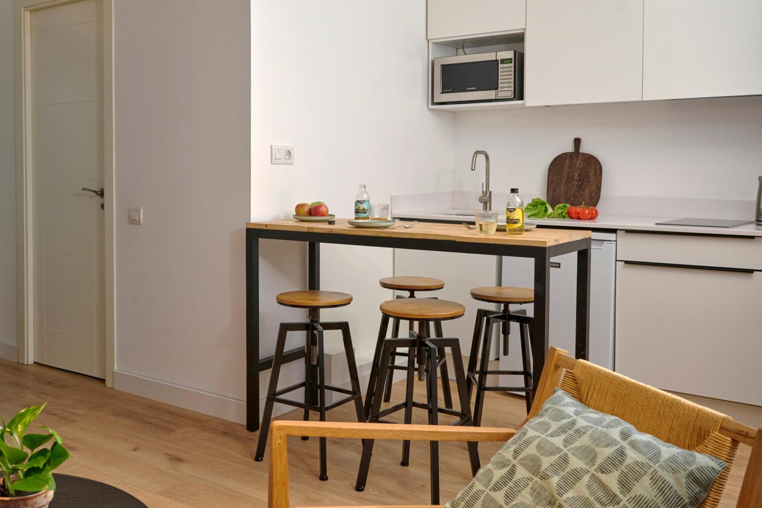 Two-Bedroom Apartment with kitchen photo 3