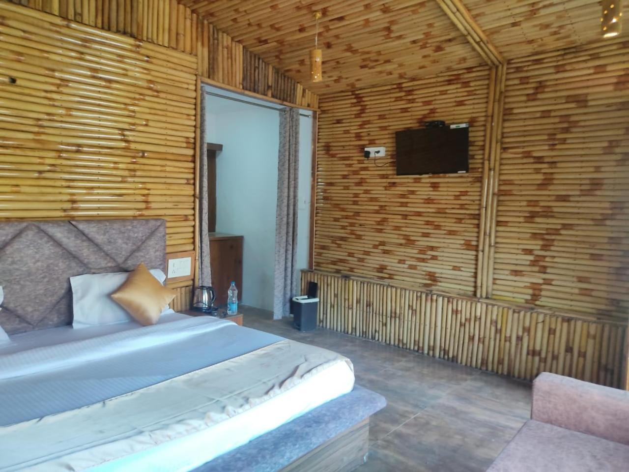 Double Room with Mountain View - Photo 3
