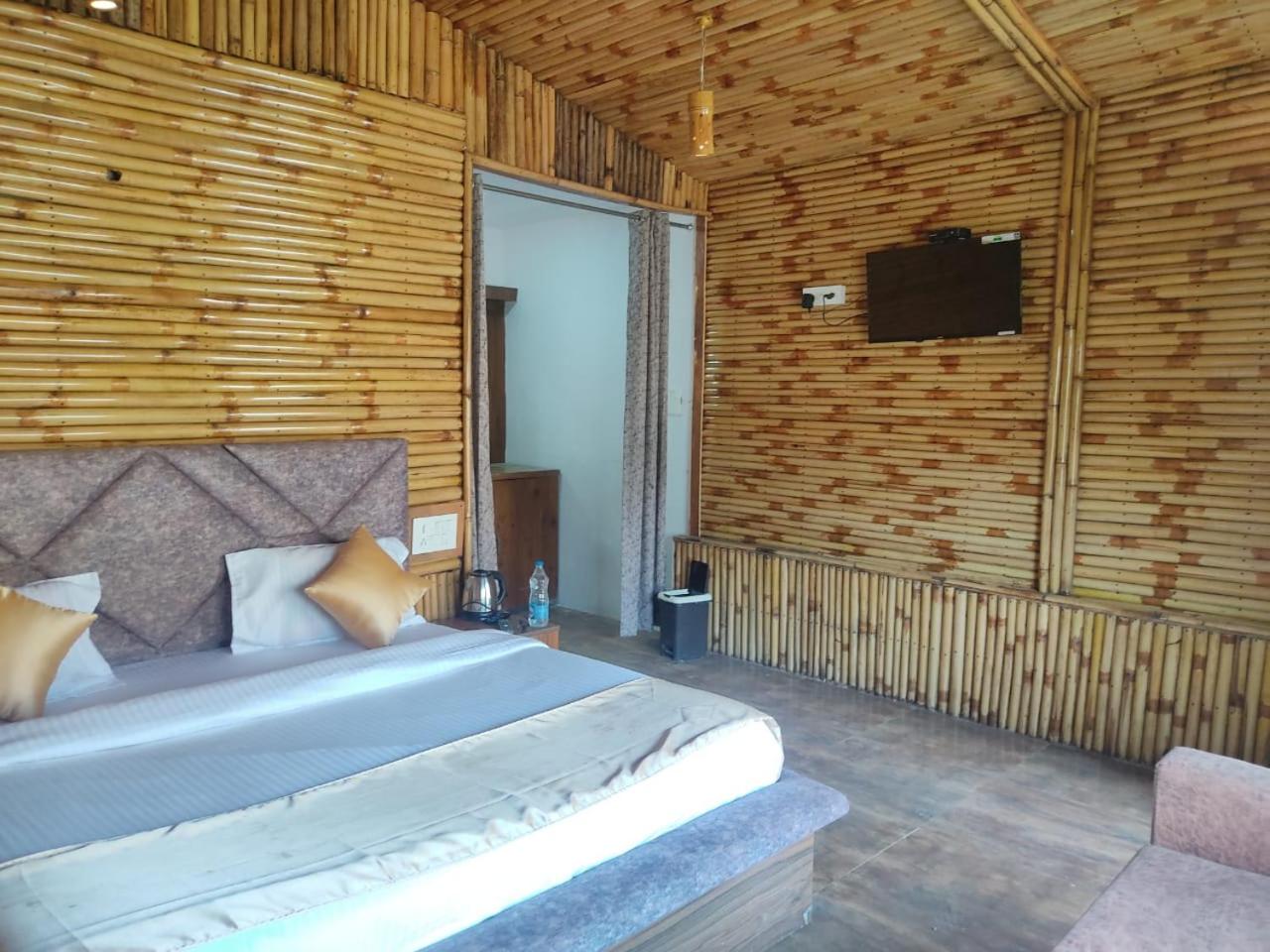 Double Room with Mountain View - Photo 2