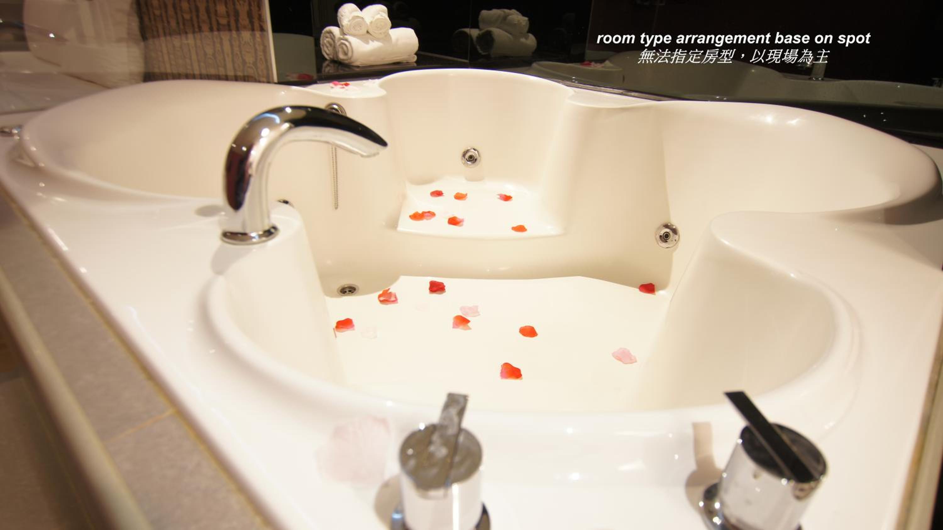 King Room with Spa Bath (Room Selected at Check-in) photo 2