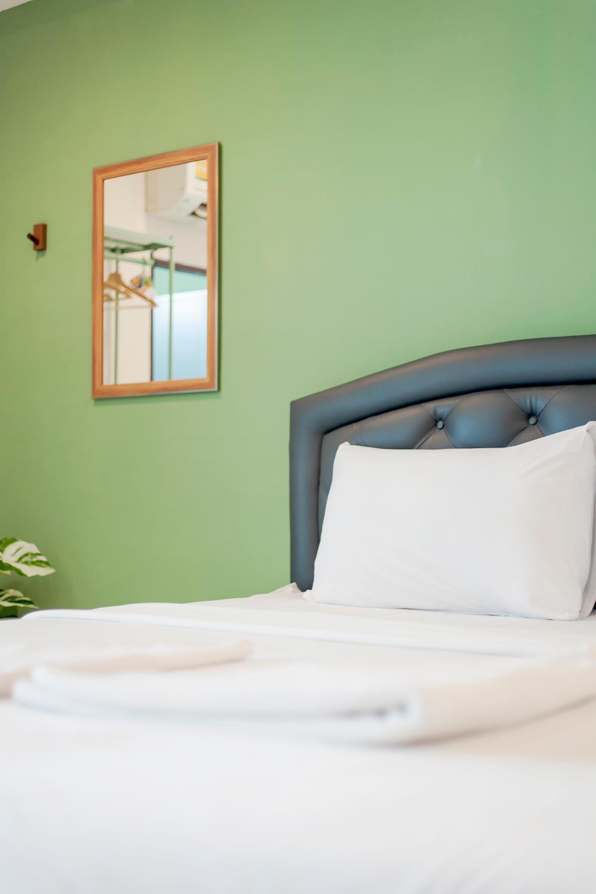 Deluxe King Room - Photo 4