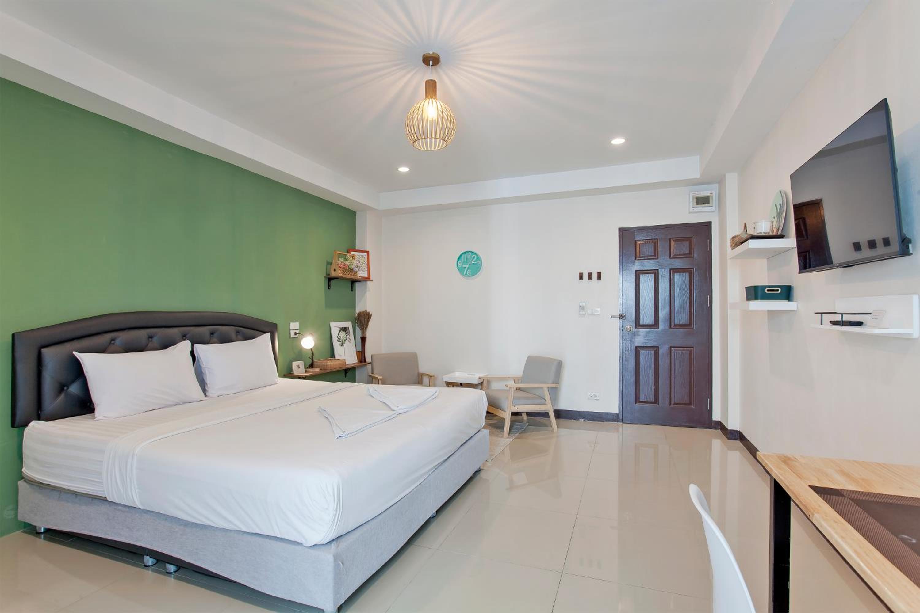 Deluxe King Room - Photo 1