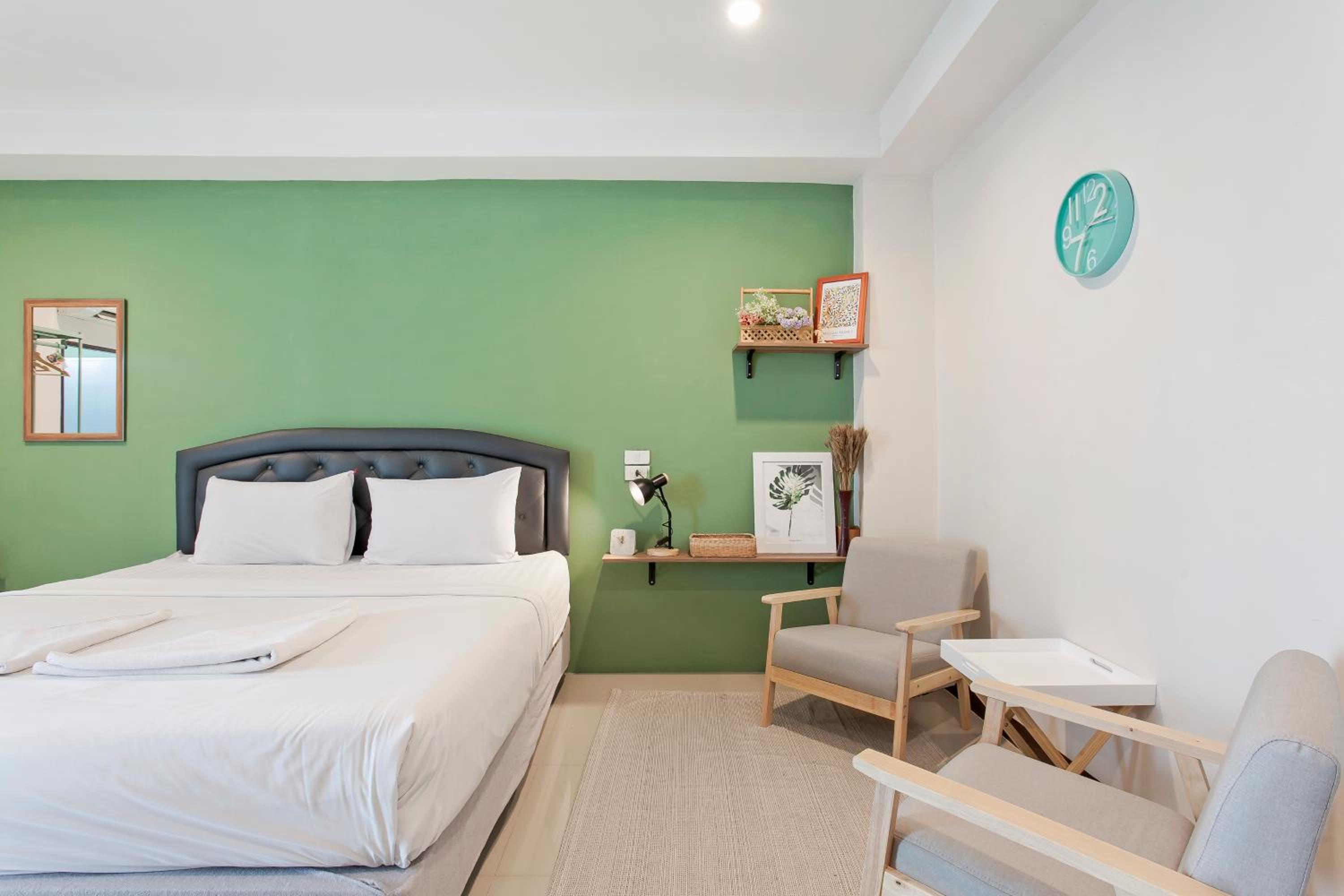 Deluxe King Room - Photo 6