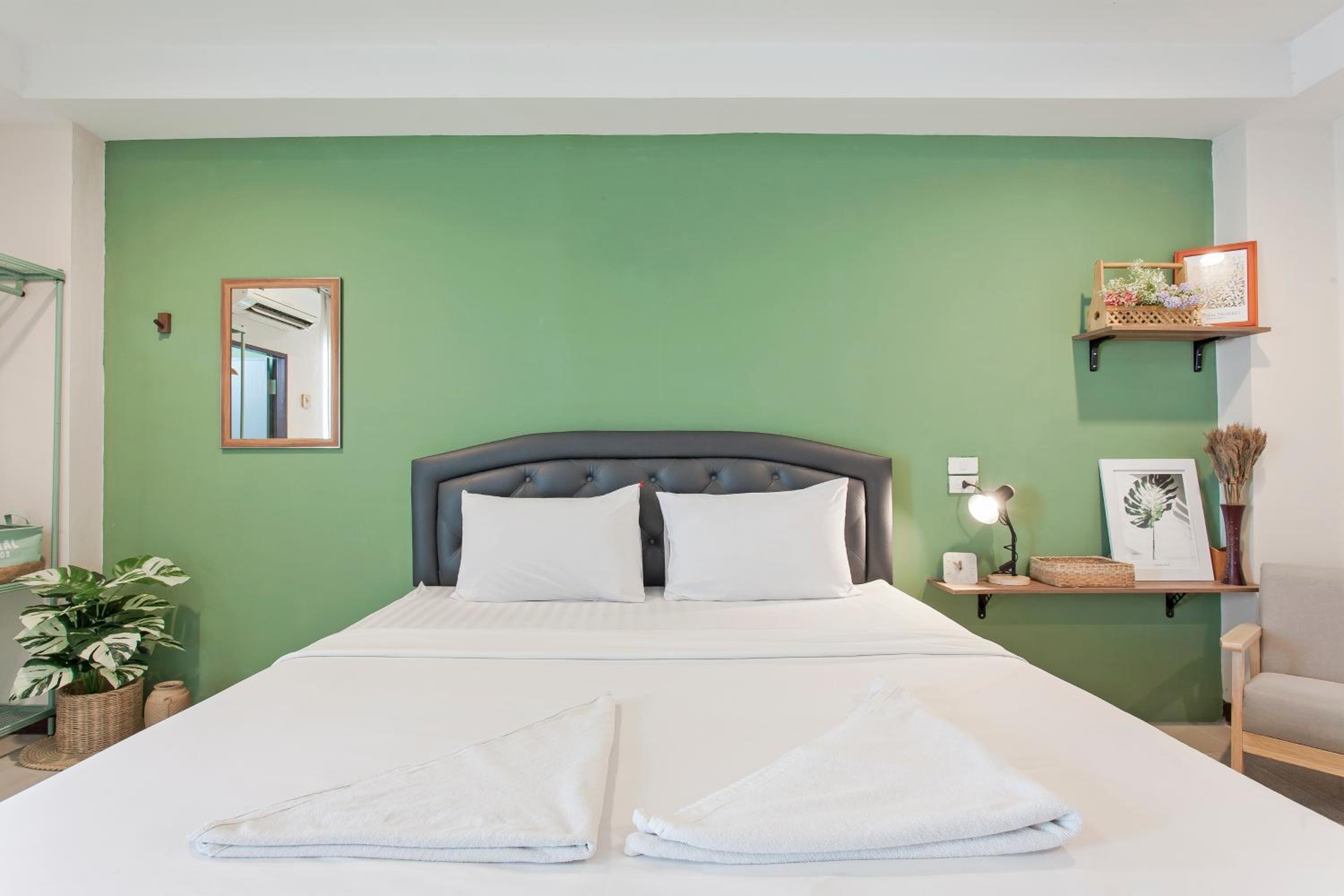Deluxe King Room - Photo 3