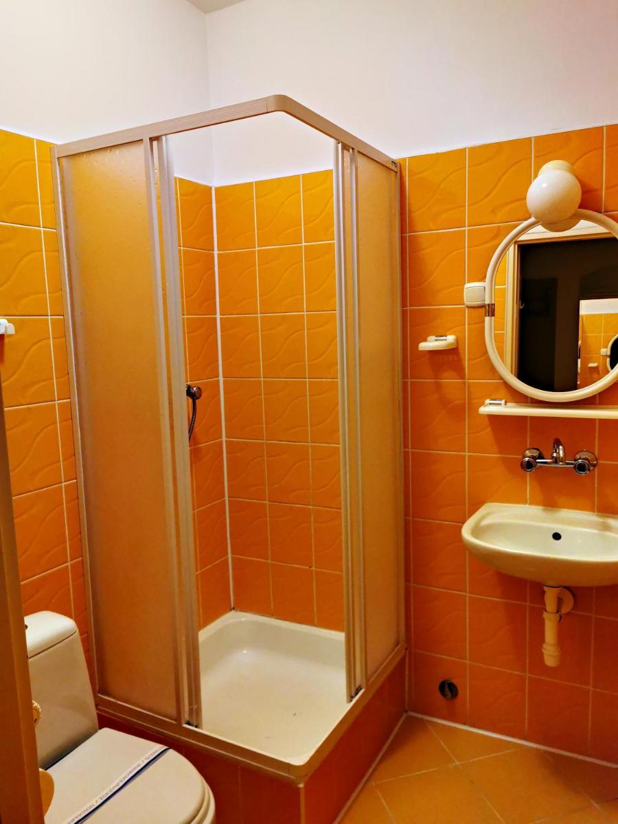 Triple Room with Private Bathroom photo 2