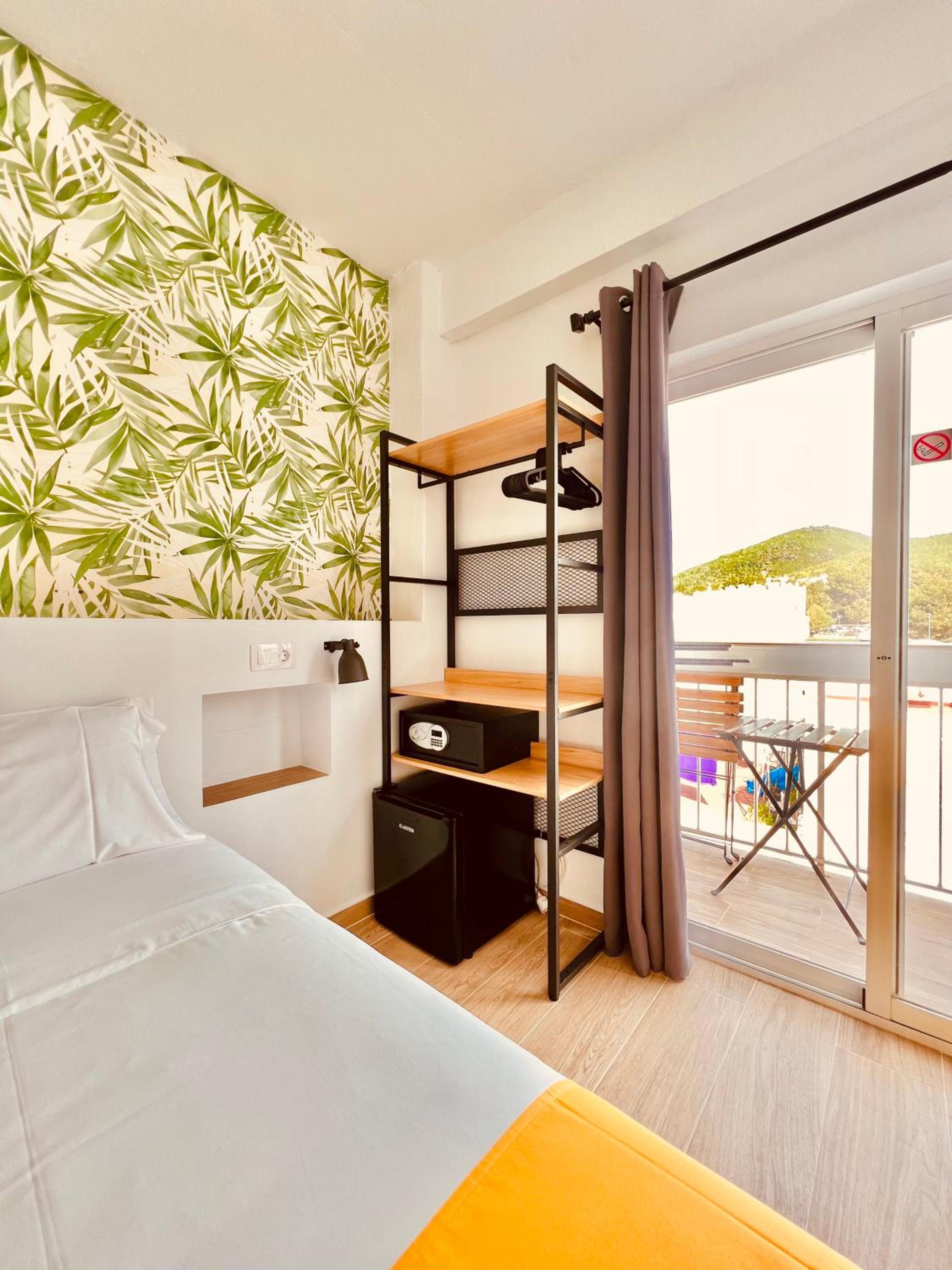 Double Room with Balcony photo 2