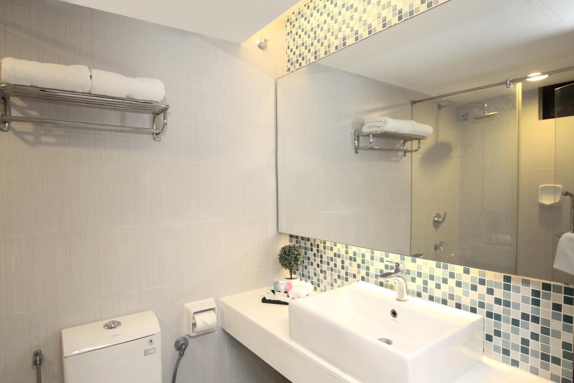 King Room with Balcony photo 2