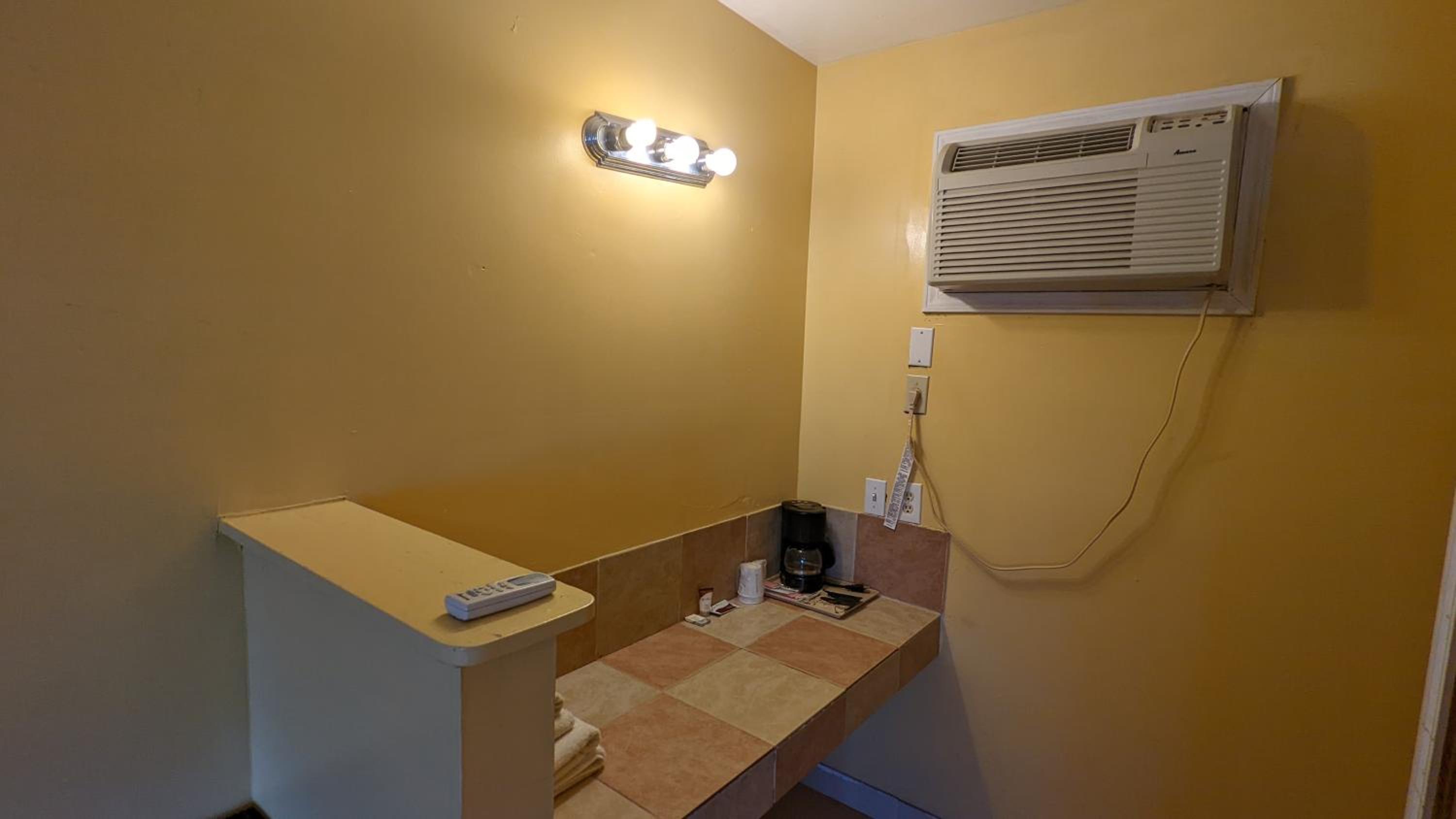 Queen Room photo 2