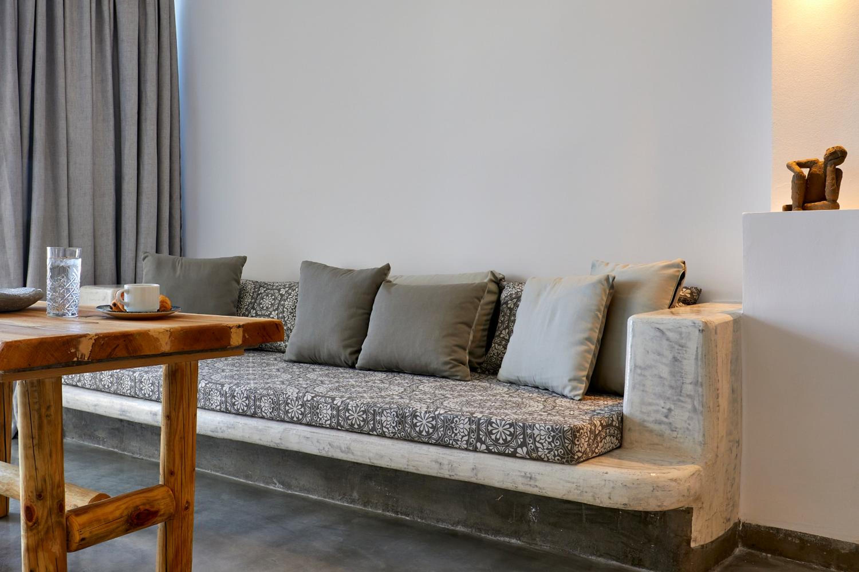 Elegant Suite Caldera View - Photo 13