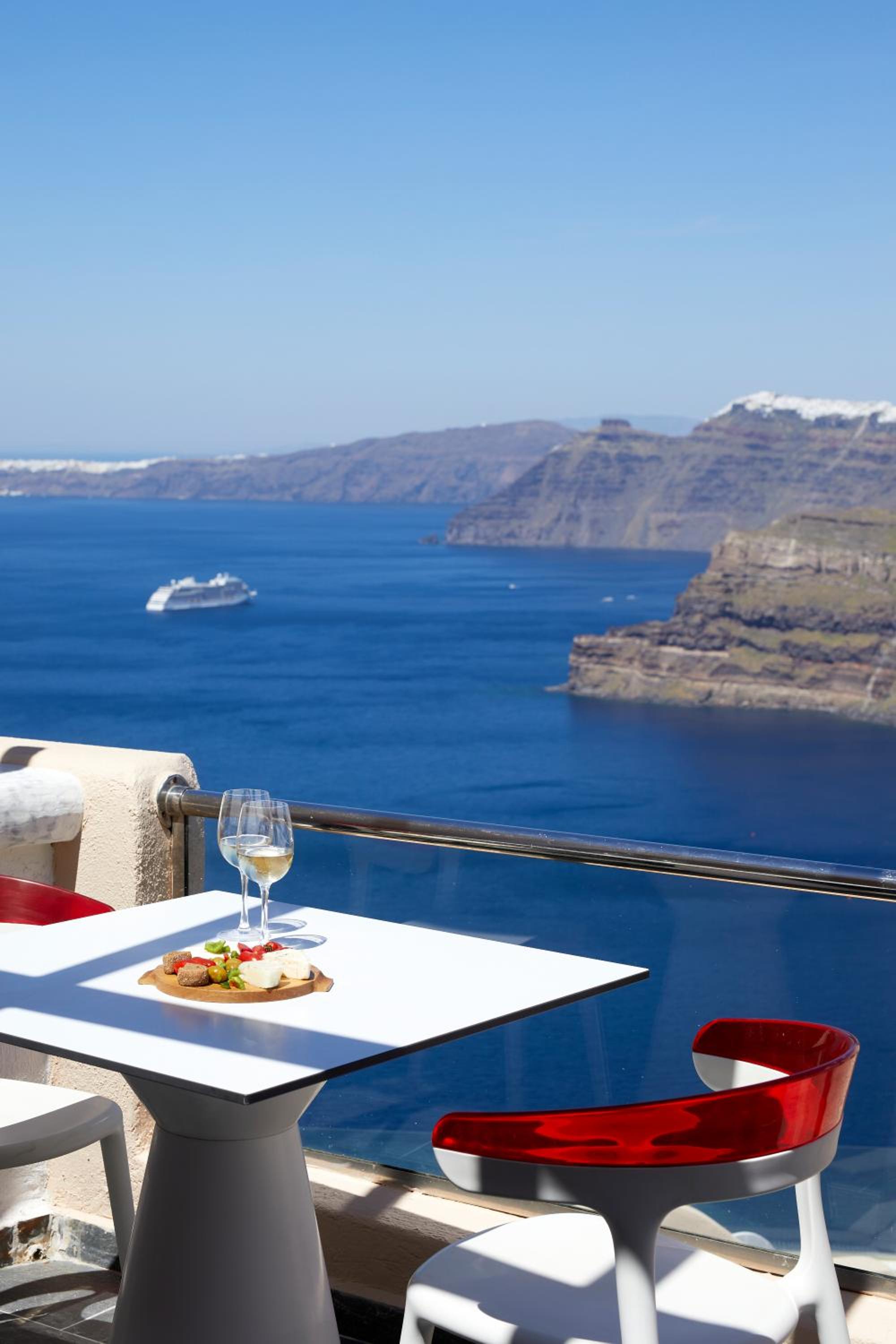 Elegant Suite Caldera View - Photo 18