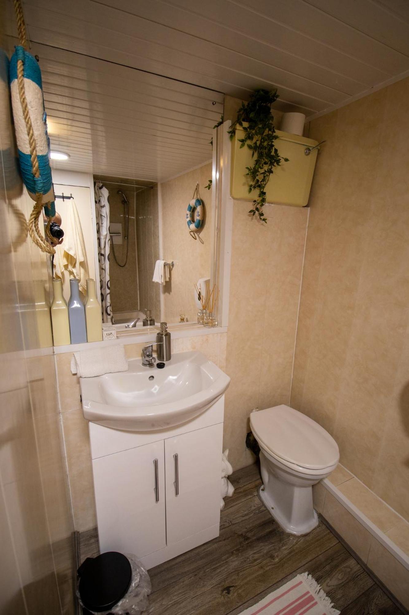 Two-Bedroom Suite - Photo 3