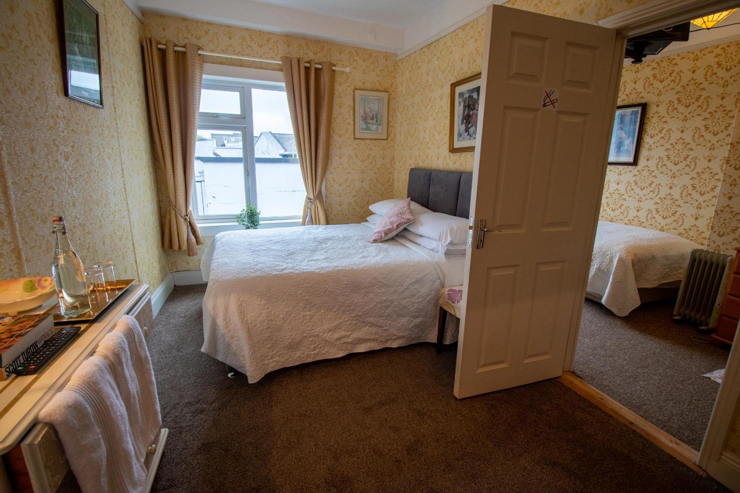 Two-Bedroom Suite - Photo 5