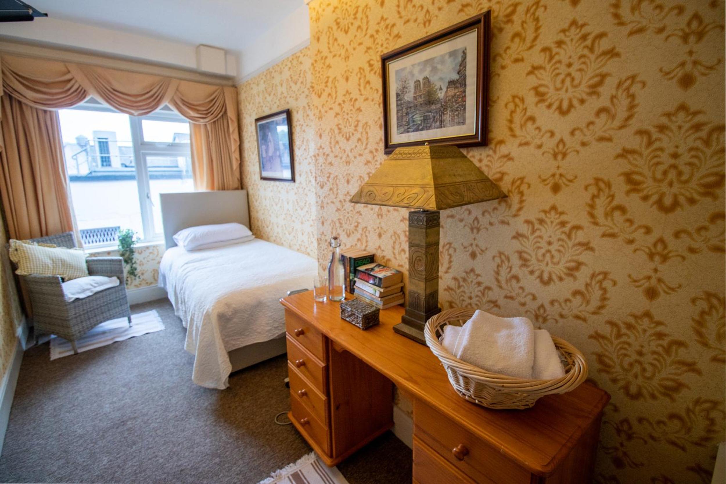 Two-Bedroom Suite - Photo 4