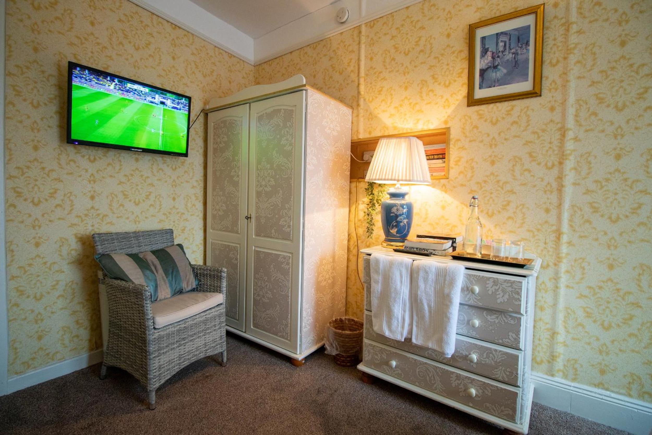 Two-Bedroom Suite - Photo 2