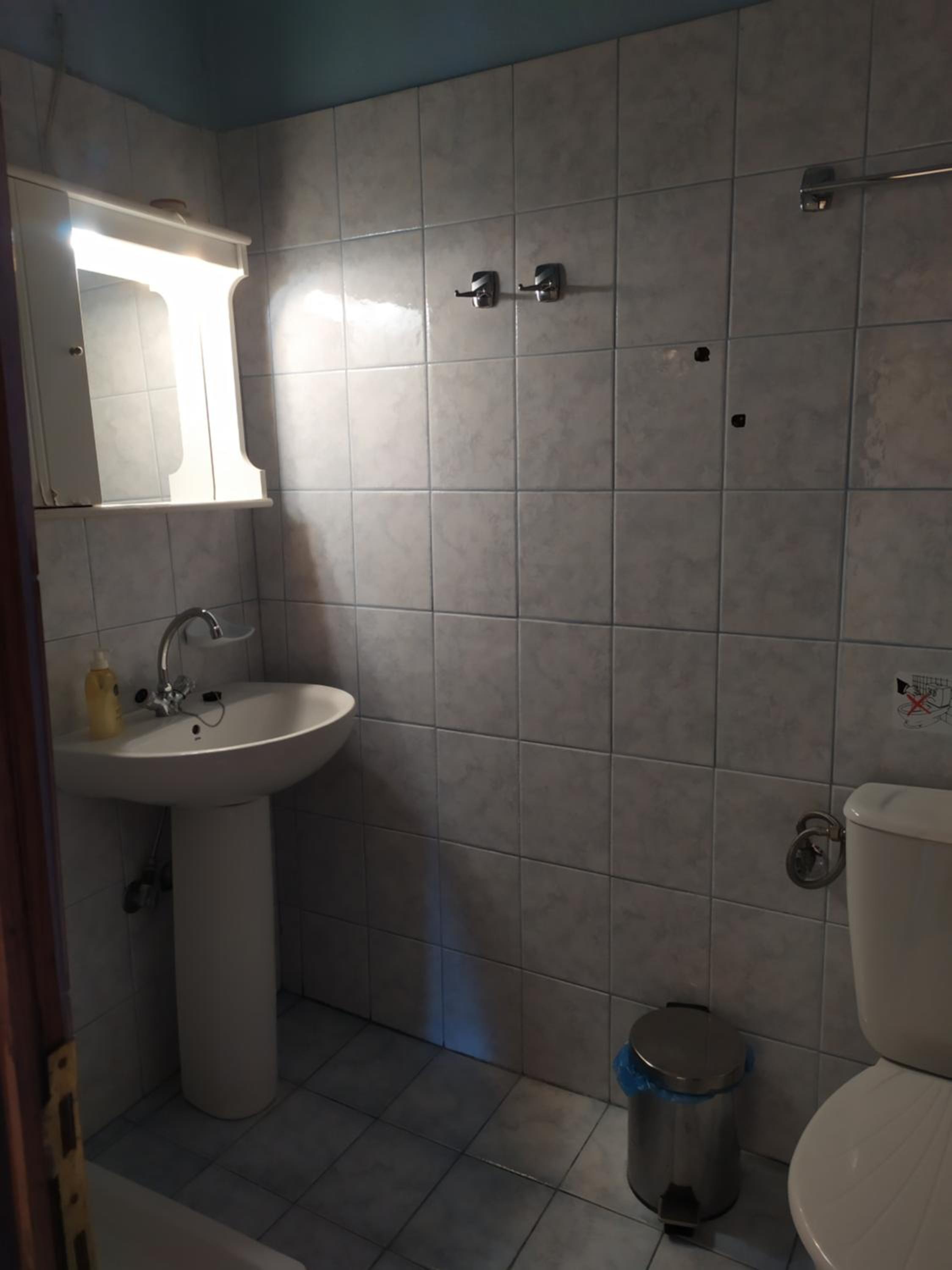 One-Bedroom Apartment - Photo 5
