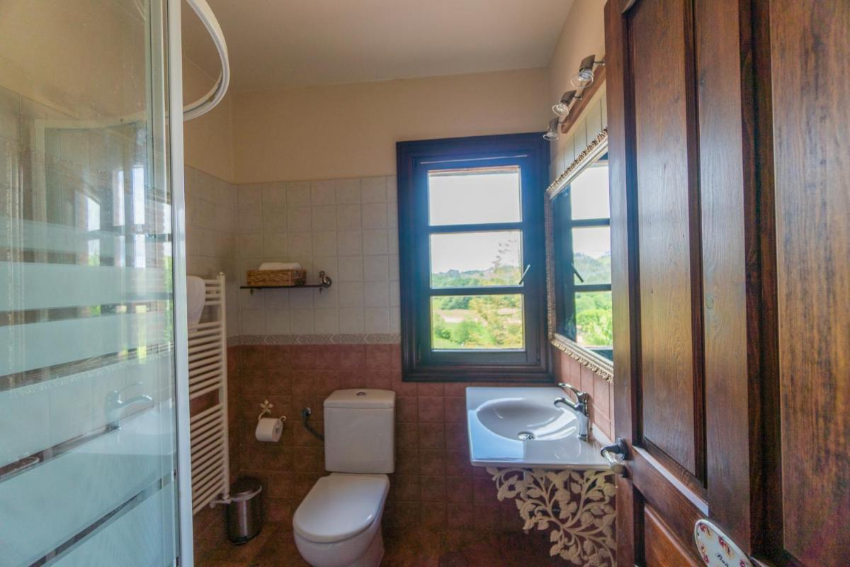 Double Room with Private Bathroom photo 3