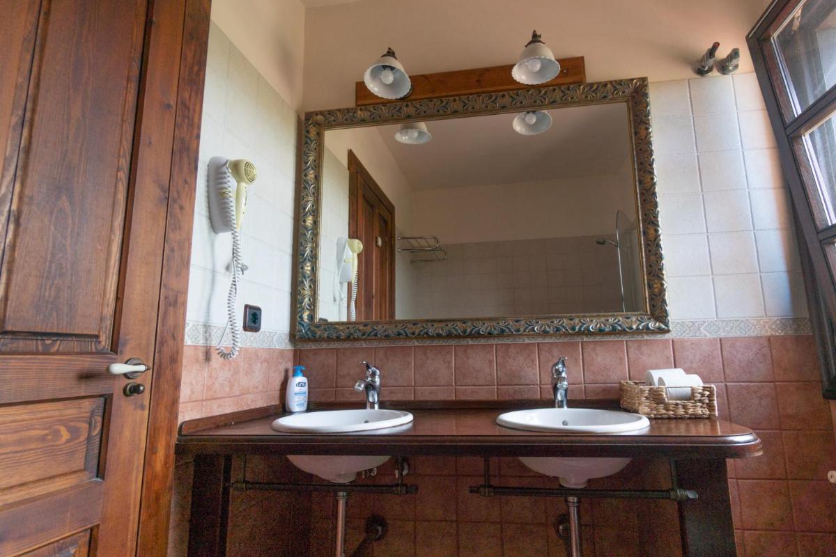 Triple Room with Private Bathroom photo 2