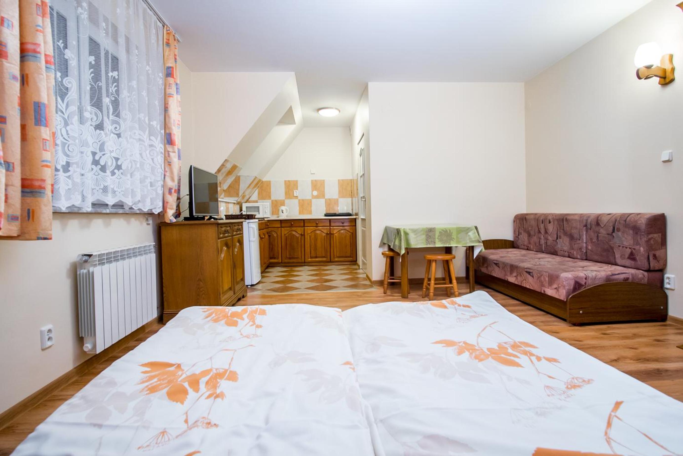 Family Studio - Photo 2