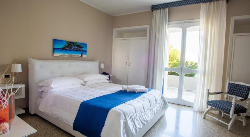 Deluxe Double Room with Balcony and Sea View - Photo 1
