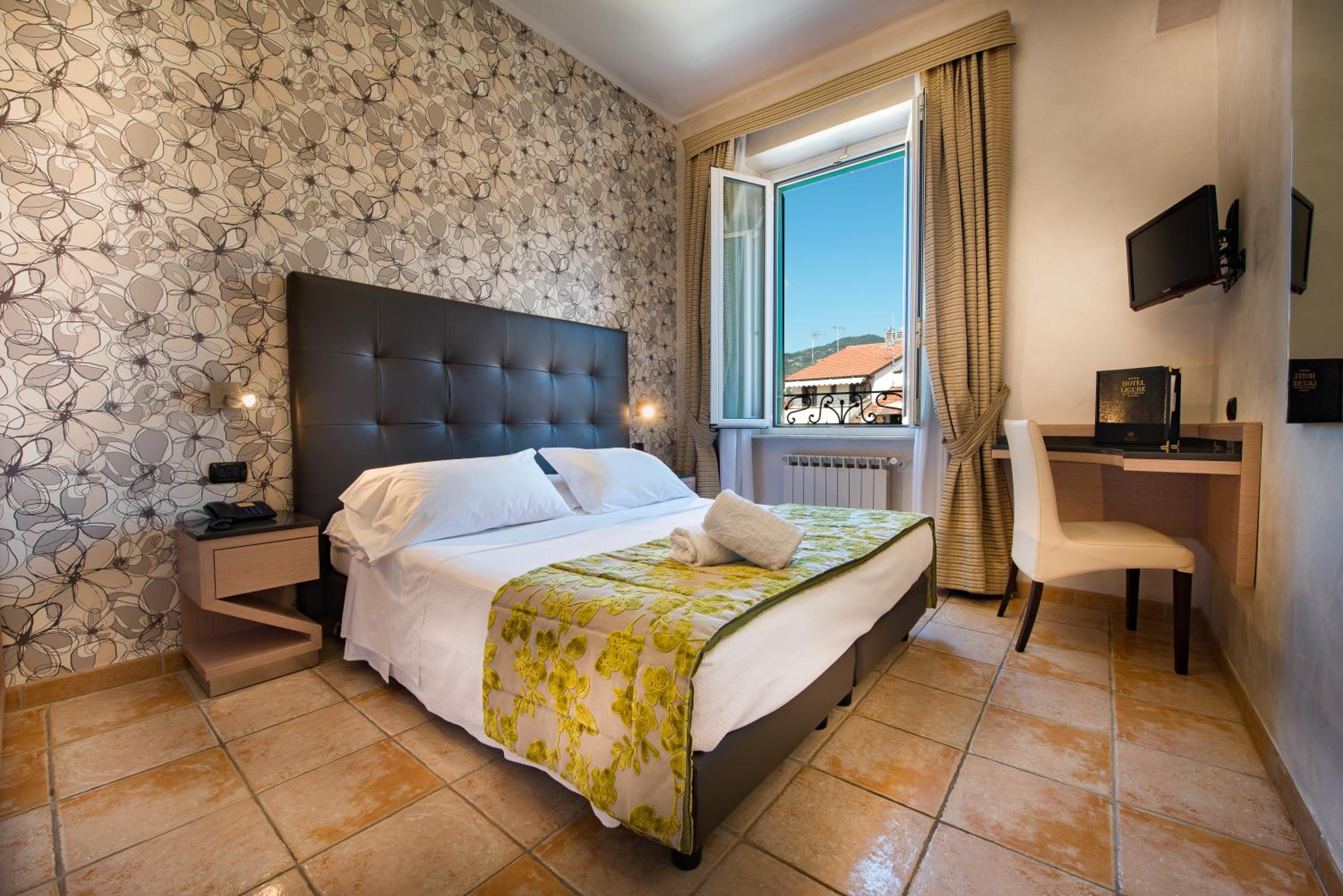 Small Double or Twin Room photo 3