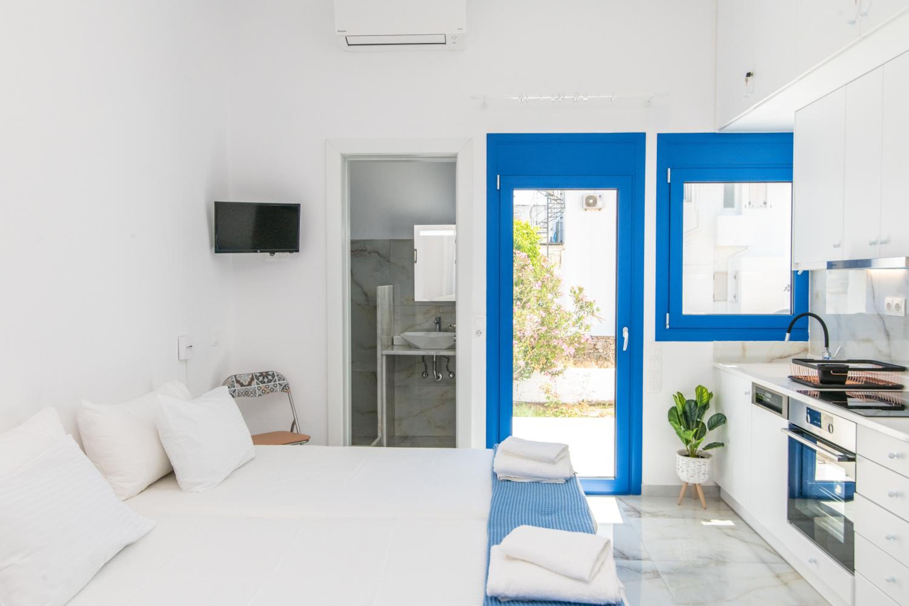 Studio Apartment - Photo 1