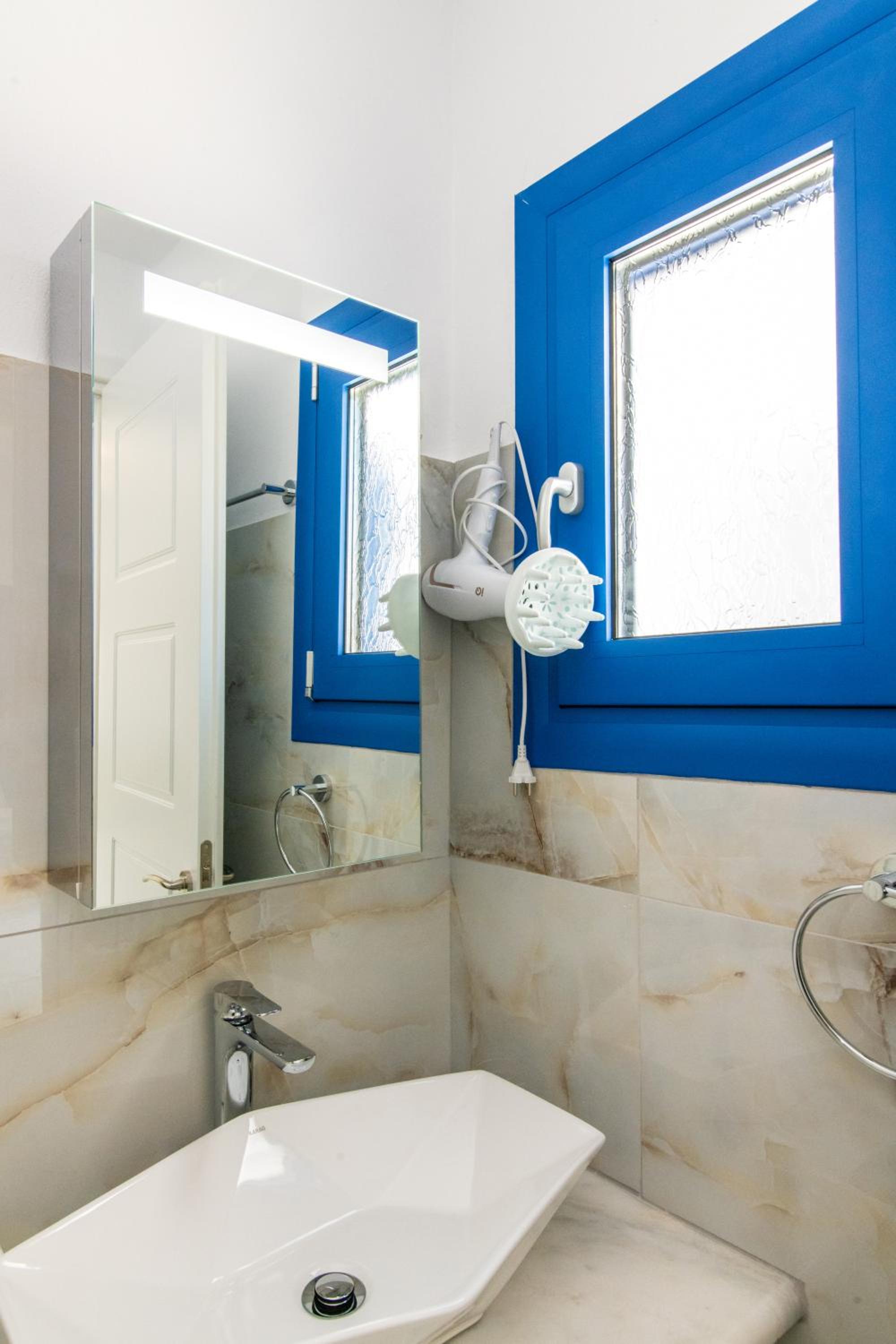Studio Apartment - Photo 11