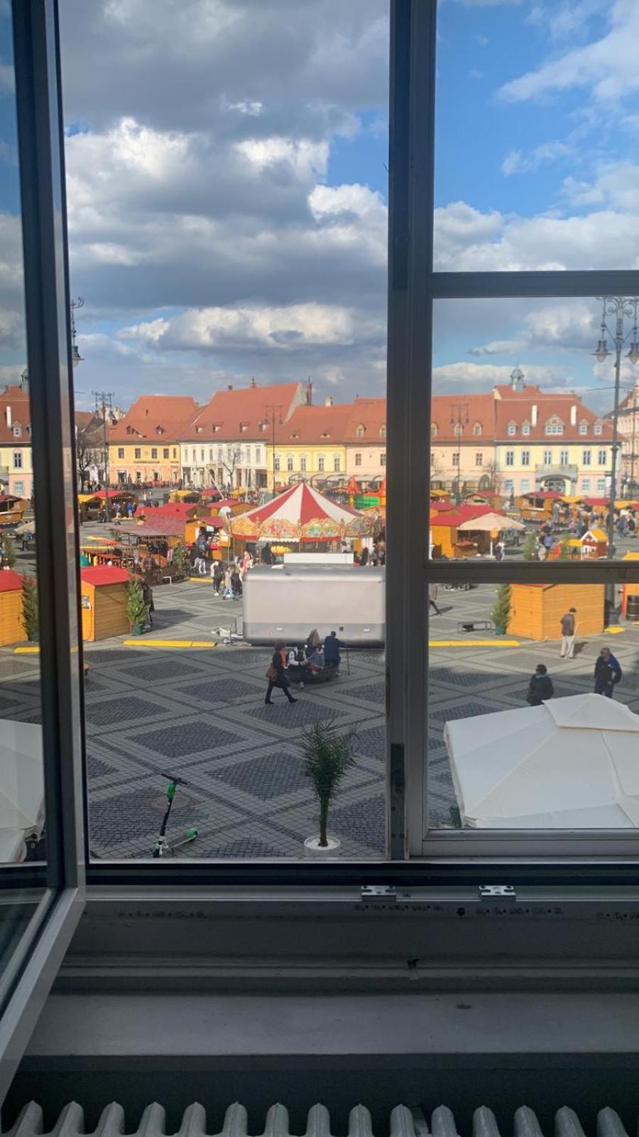 Deluxe Queen Room with view at Big Square - Photo 14