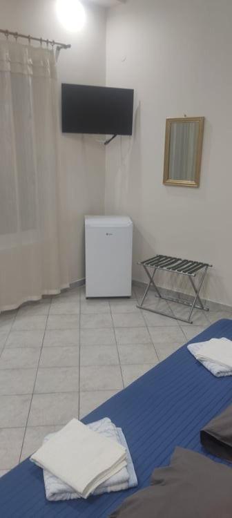 Double or Twin Room - Photo 5