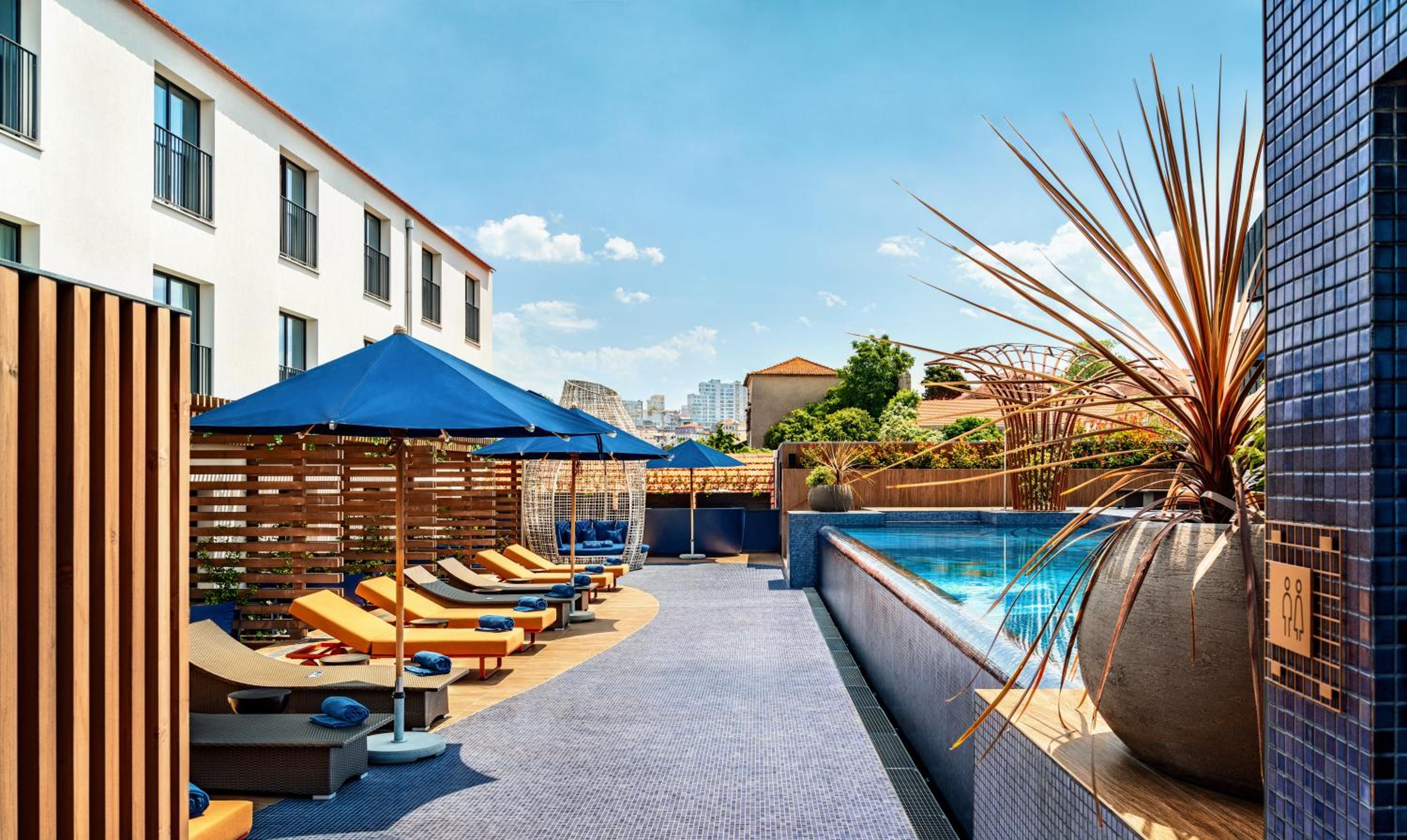 Deluxe Terrace With Pool View - Photo 3