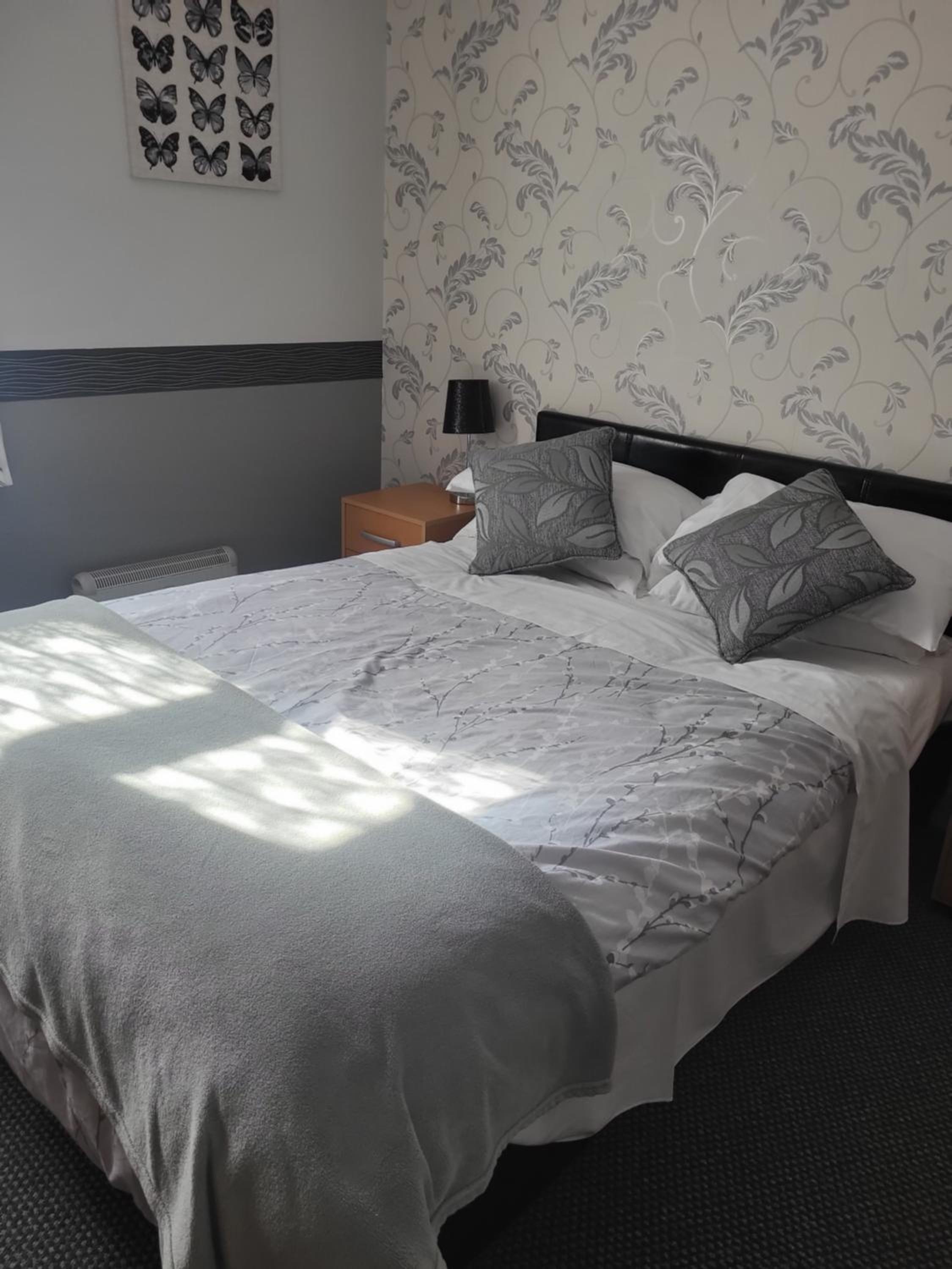 Double Room with Private Bathroom - Photo 1