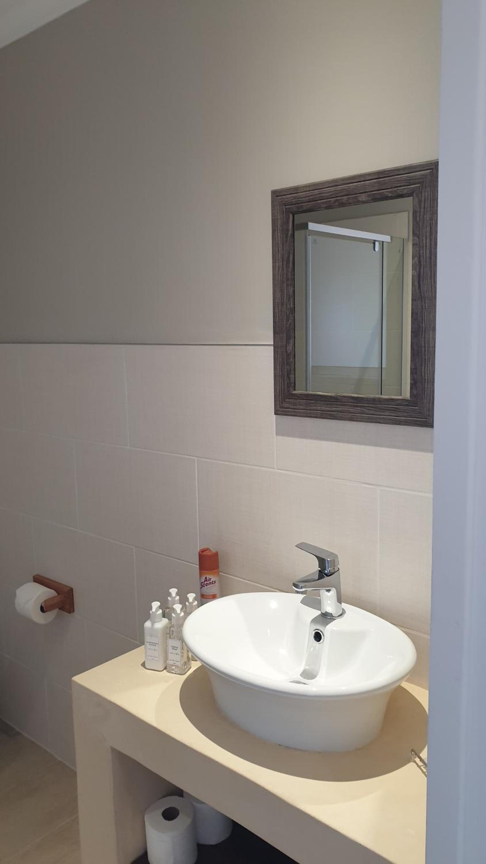 Double or Twin Room with Private Bathroom - Photo 3