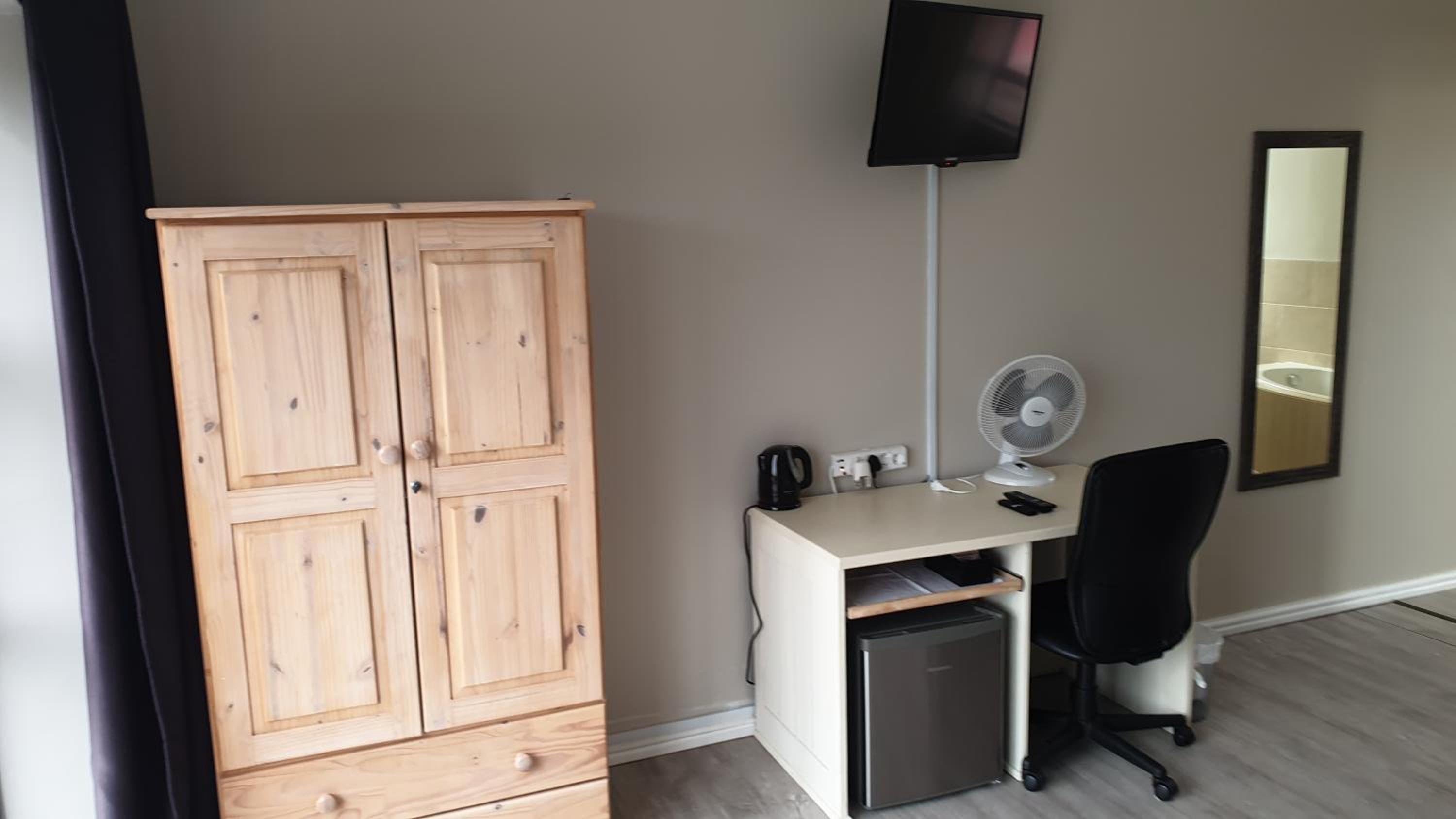 Deluxe Double Room with Balcony - Photo 3