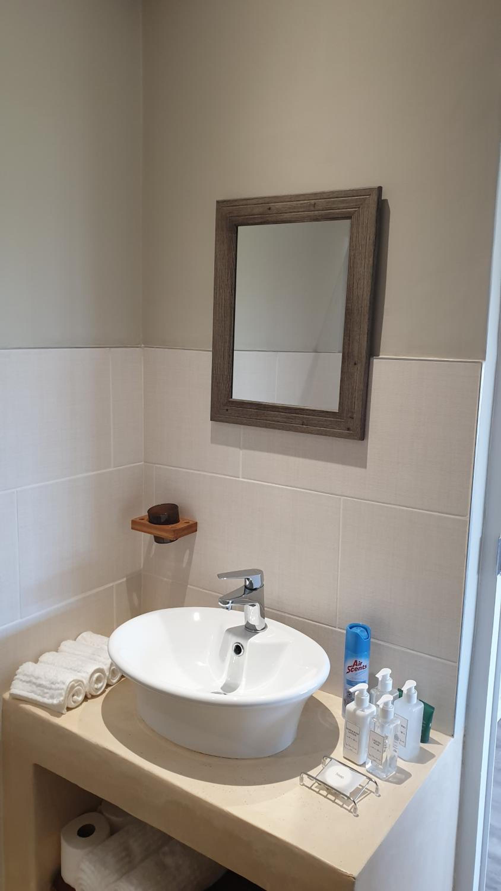 Double or Twin Room with Private Bathroom - Photo 4