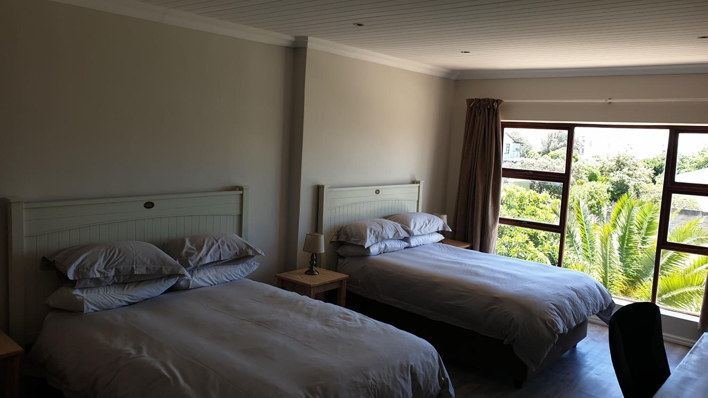 Double or Twin Room with Private Bathroom - Photo 1
