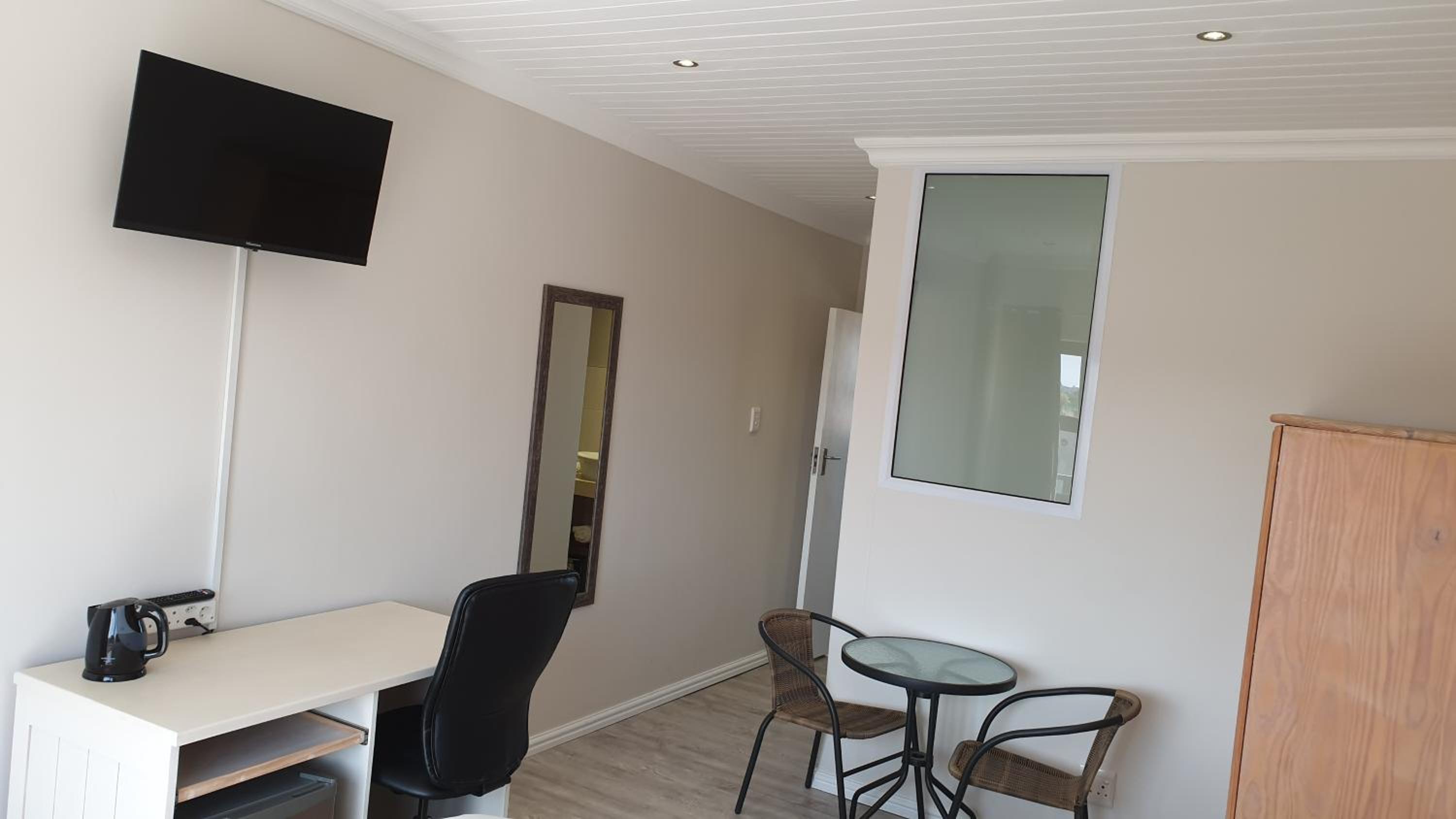 Double Room with Balcony - Photo 2