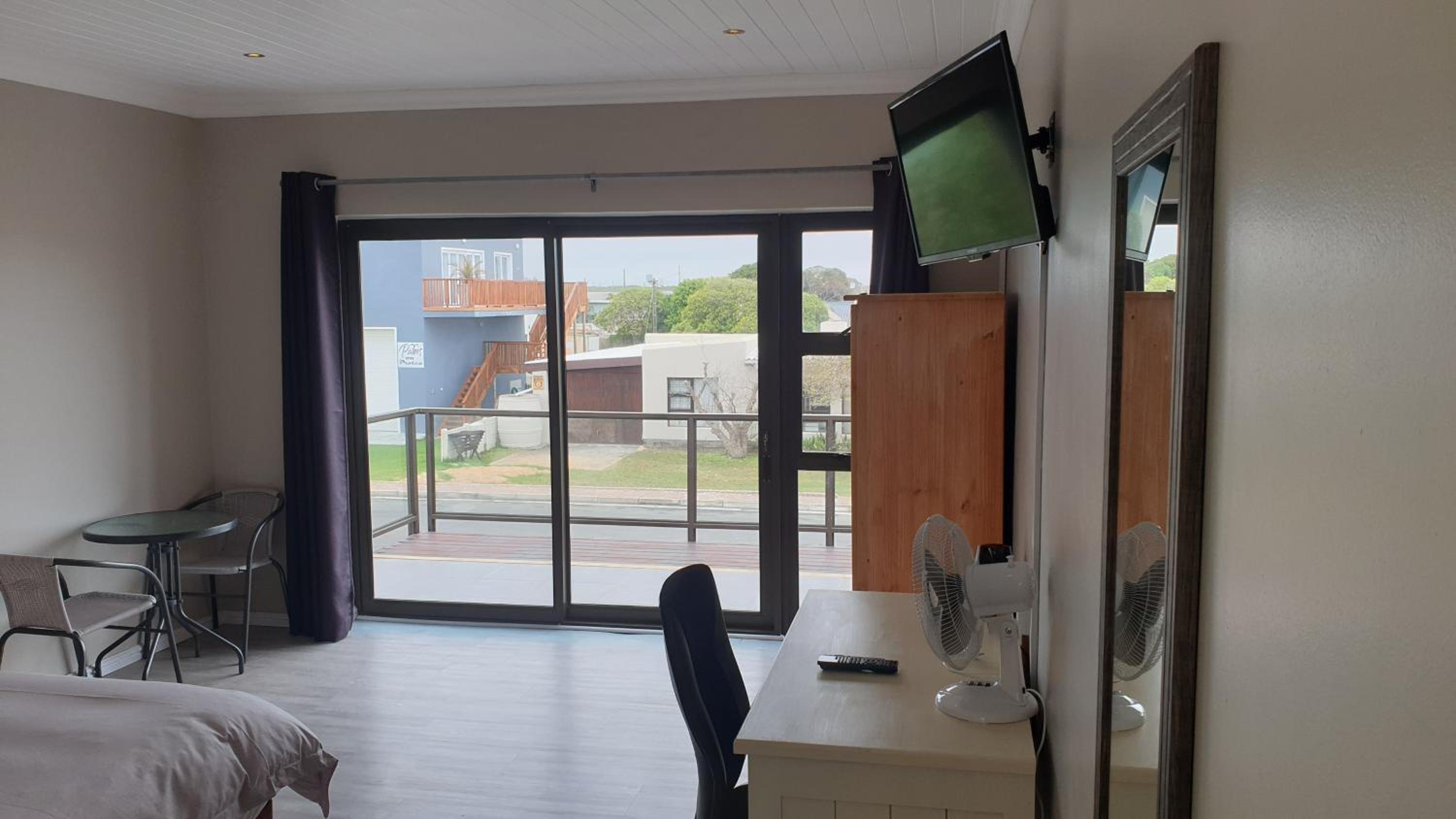 Deluxe Double Room with Balcony - Photo 2